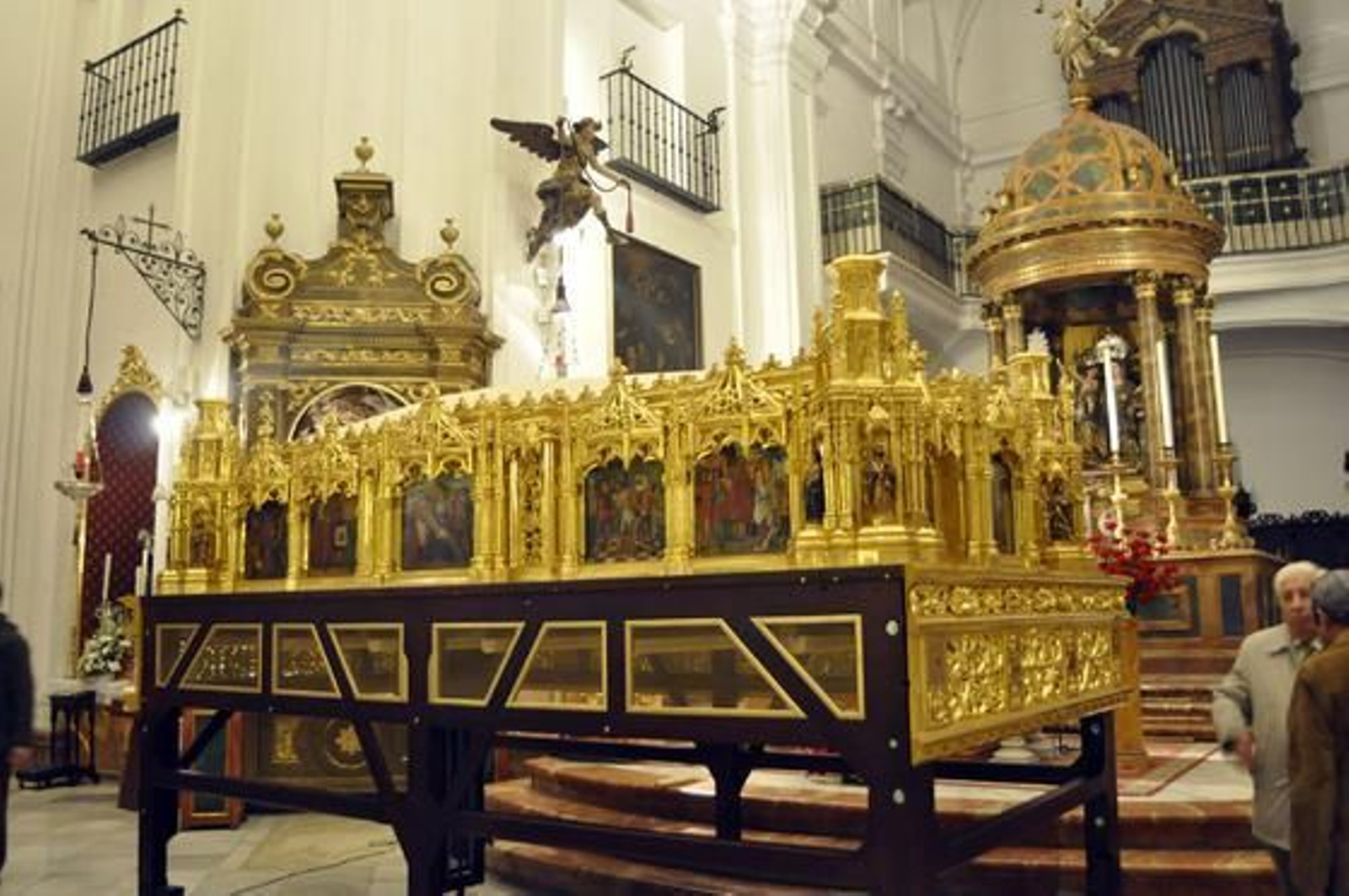 Presentación del trabajo de renovación de la Hermandad de Santa Cruz