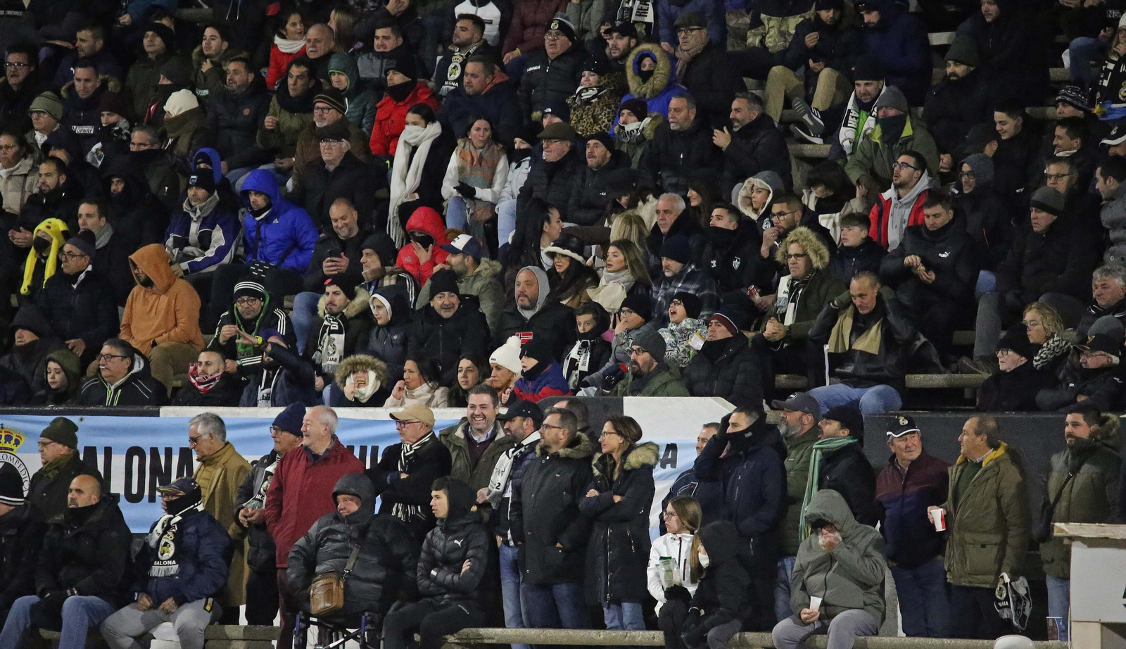 Fotos de la afición en el estadio municipal de La Línea