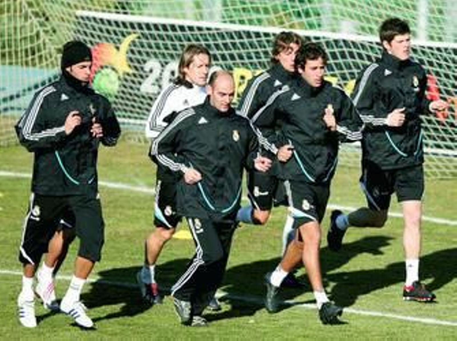 Varios jugadores del Real Madrid durante un entrenamiento de esta semana en Valdebebas.