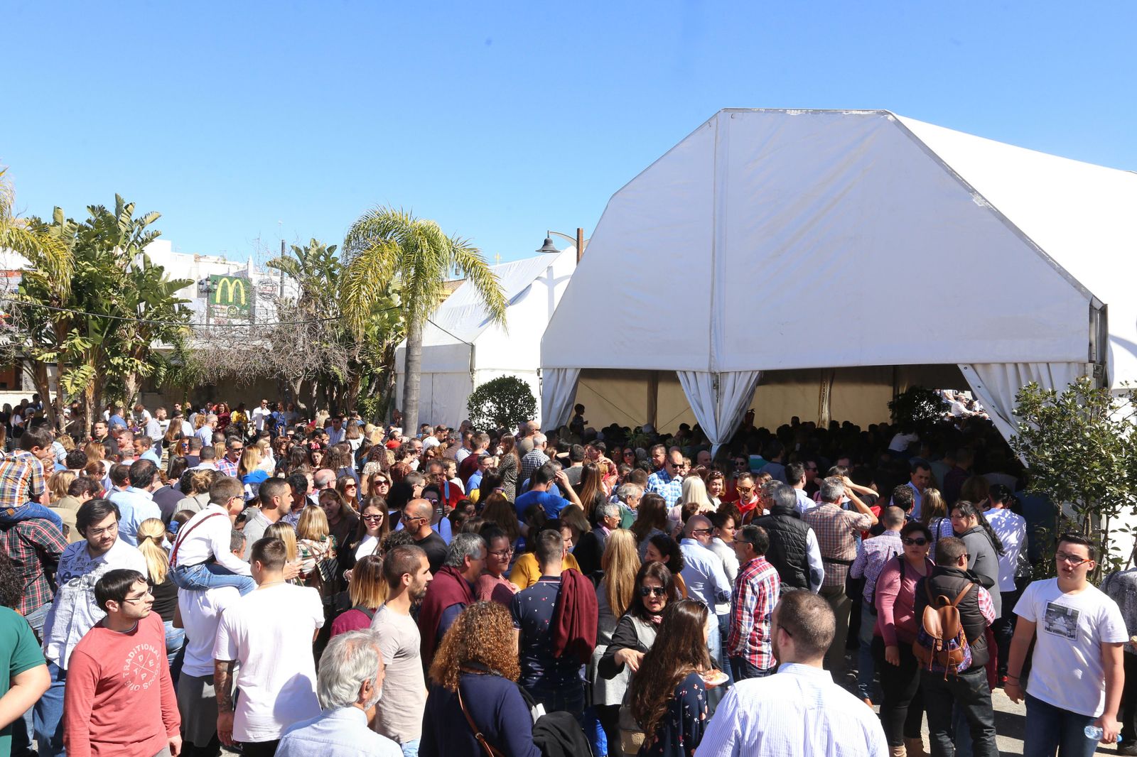 Vista del Anfiteatro de la Alameda del Río al mediodía del domingo.