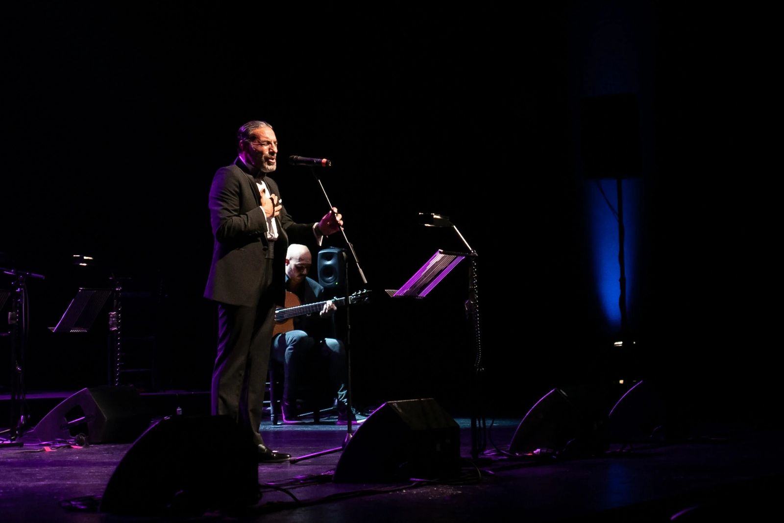 Pedro 'El Granaíno' durante su intervención en el concierto