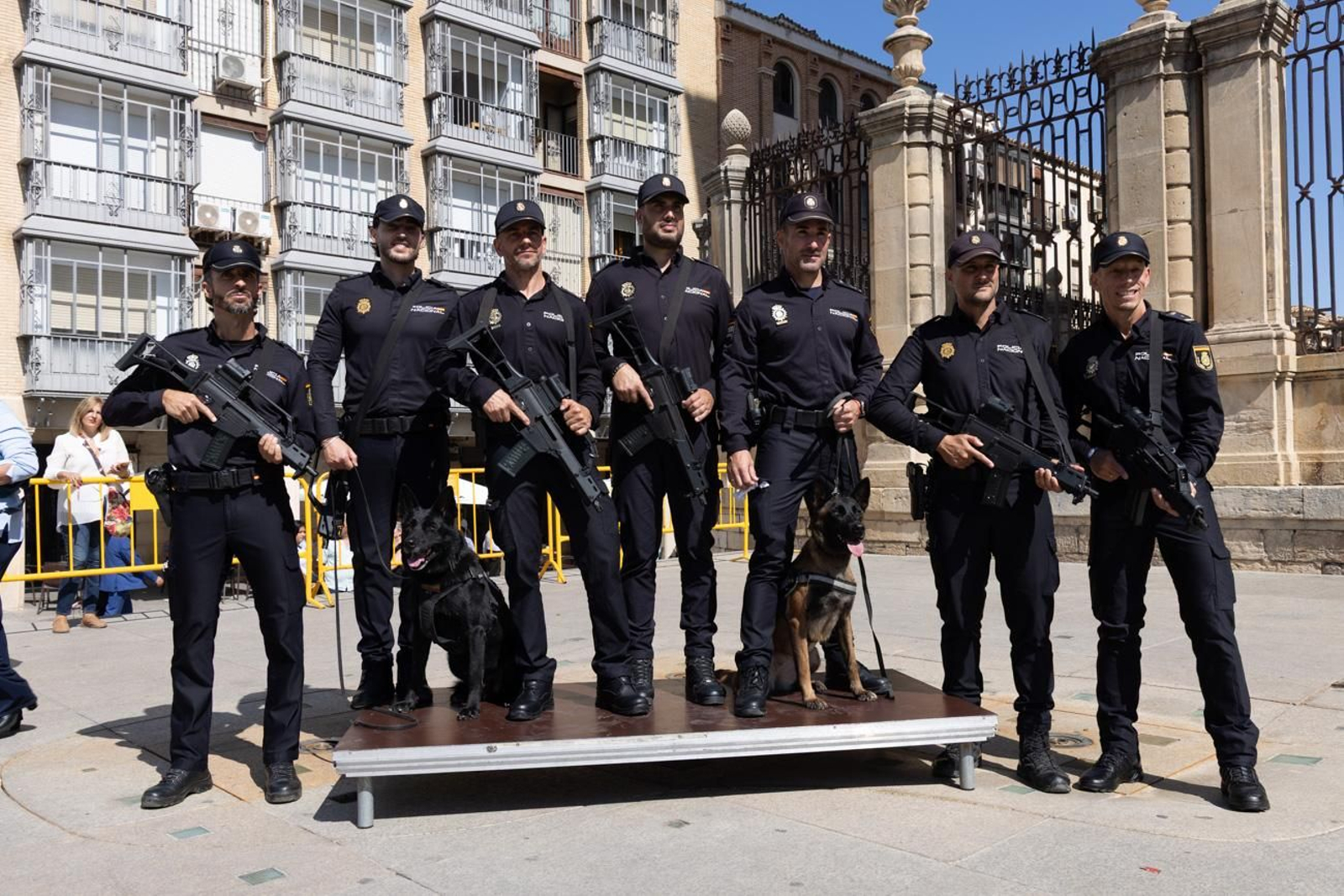 Acto por el día de la Policía Nacional, con motivo de la festividad los Santos Ángeles Custodios