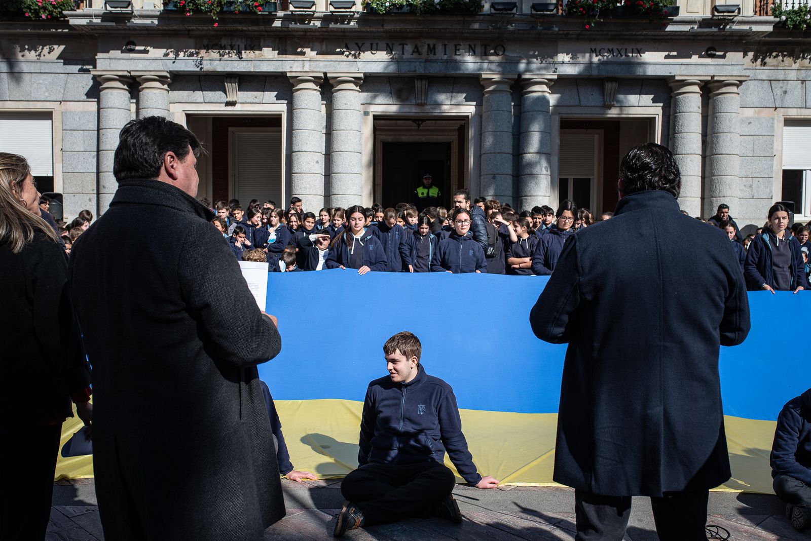 Imágenes de la lectura del manifiesto por la paz de los alumnos del Colegio María Inmaculada