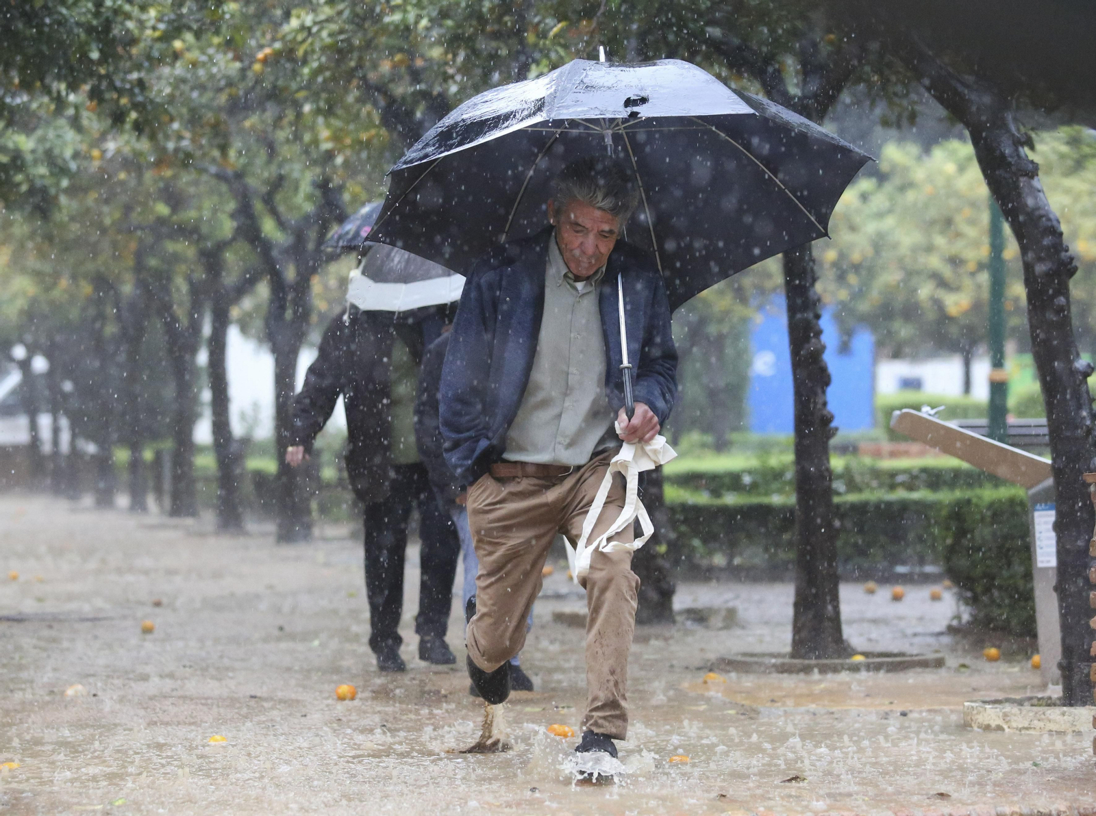 Las estampas que está dejando la lluvia en Málaga