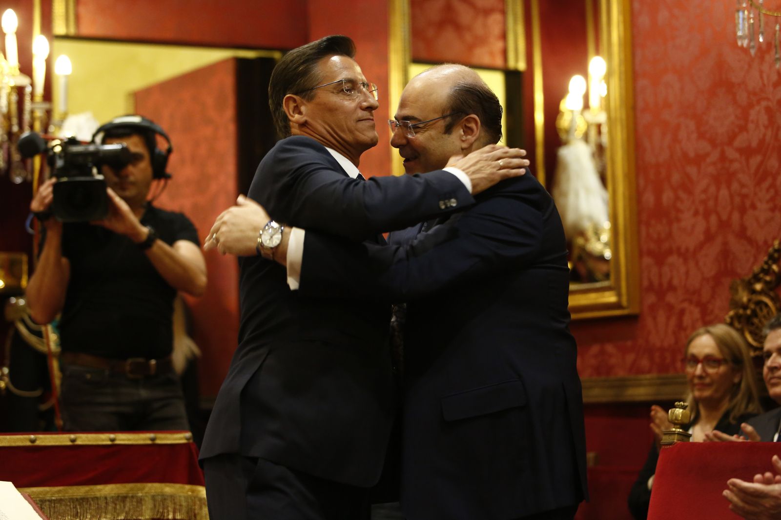 Las imágenes de la jornada de constitución del Ayuntamiento de Granada