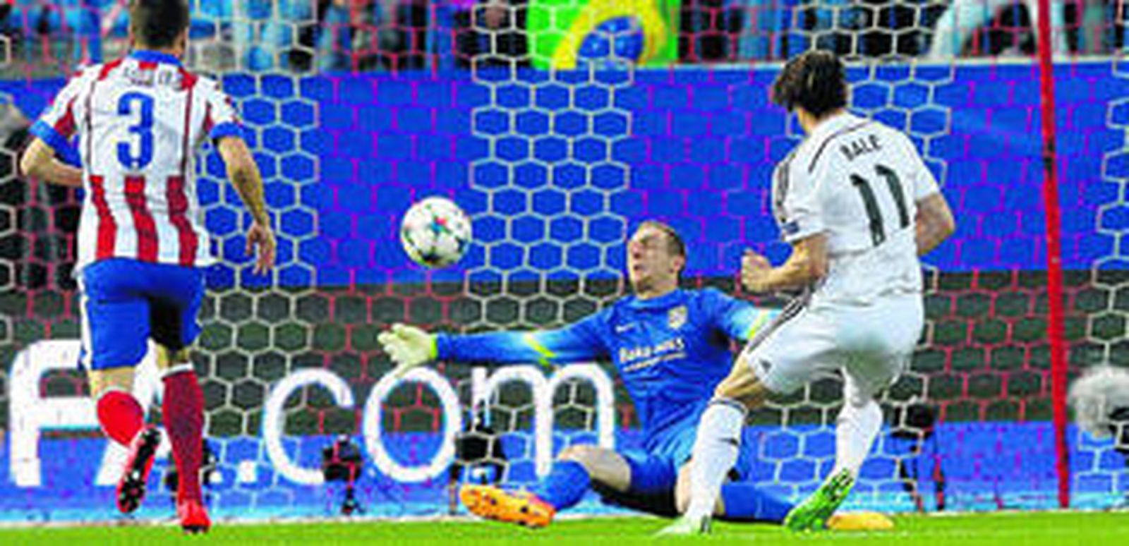 Bale dispara delante de Oblak en la ocasión más clara de ambos equipos. El guardameta esloveno sacó el brazo al final y evitó el tanto madridista.