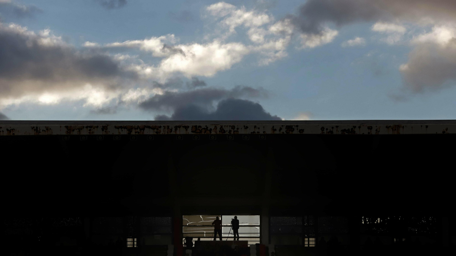 Imagen de la zona deteriorada de la visera del Nuevo Mirador.