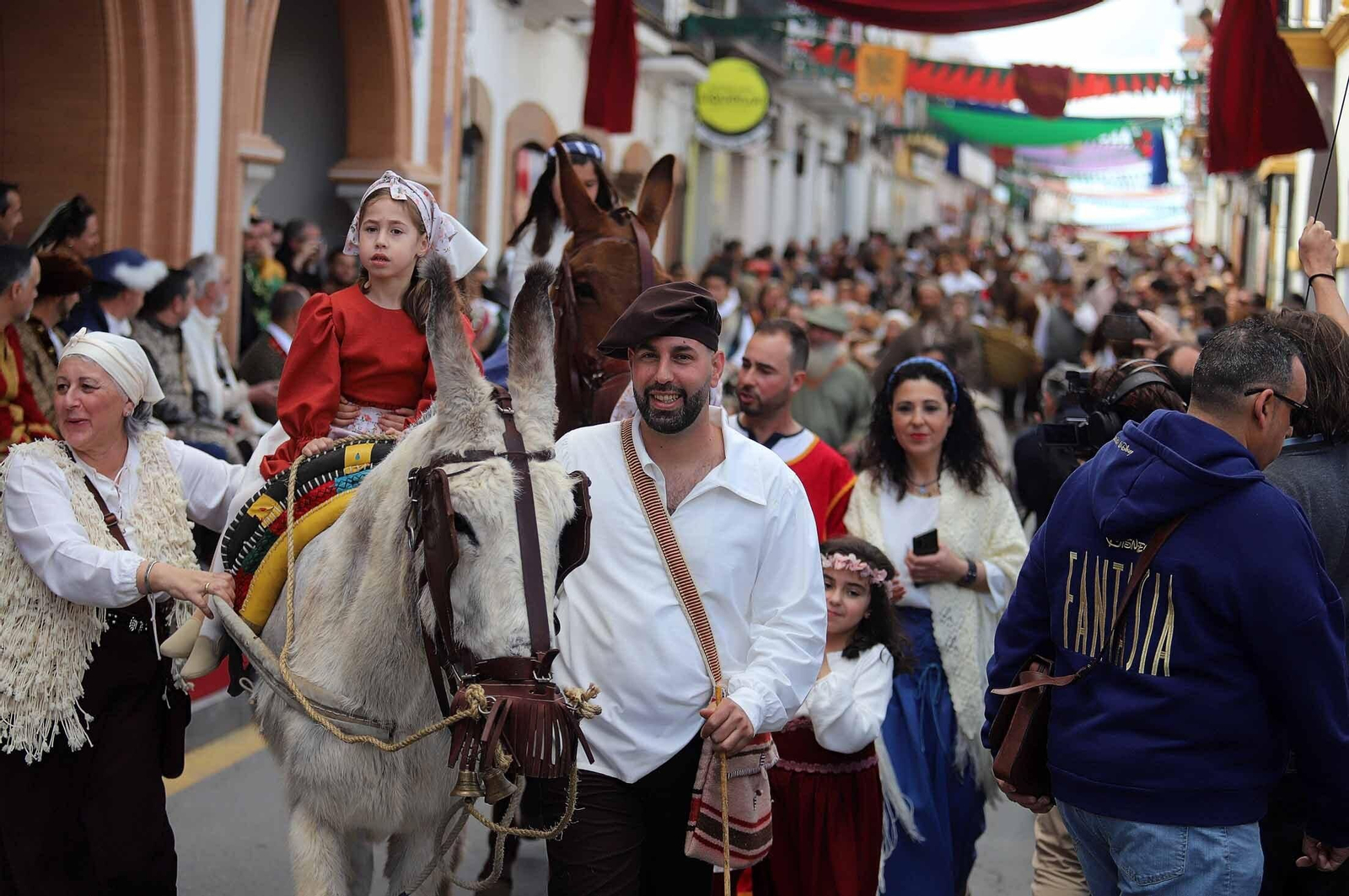 Imágenes del gran ambiente en la Feria Medieval de Palos de la Frontera, Huelva