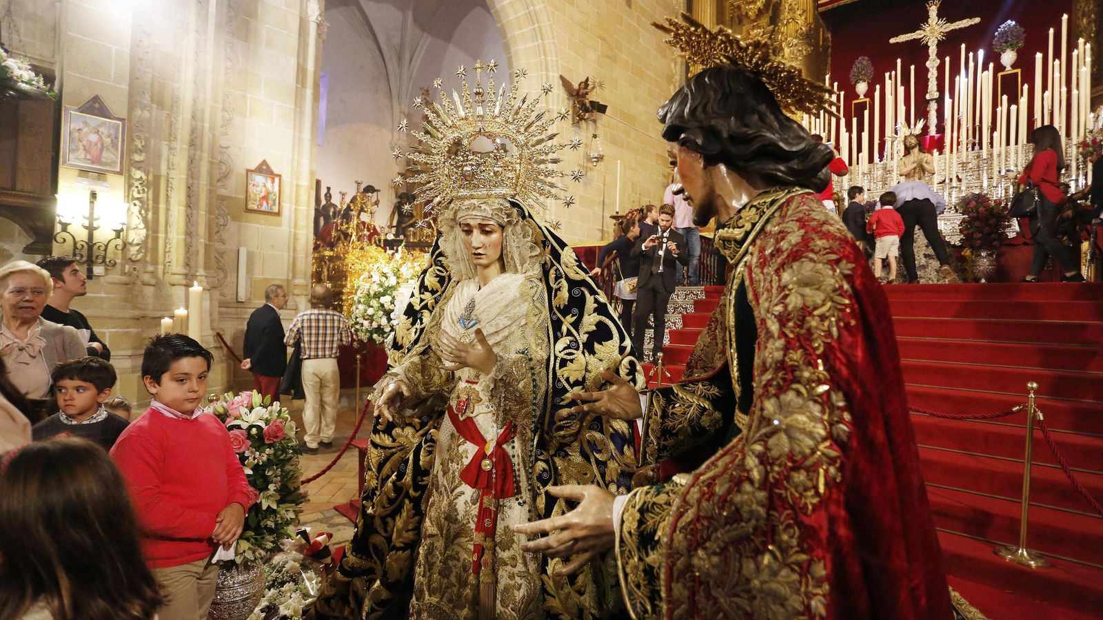 Nuestra Señora del Desconsuelo en una función de besamanos.