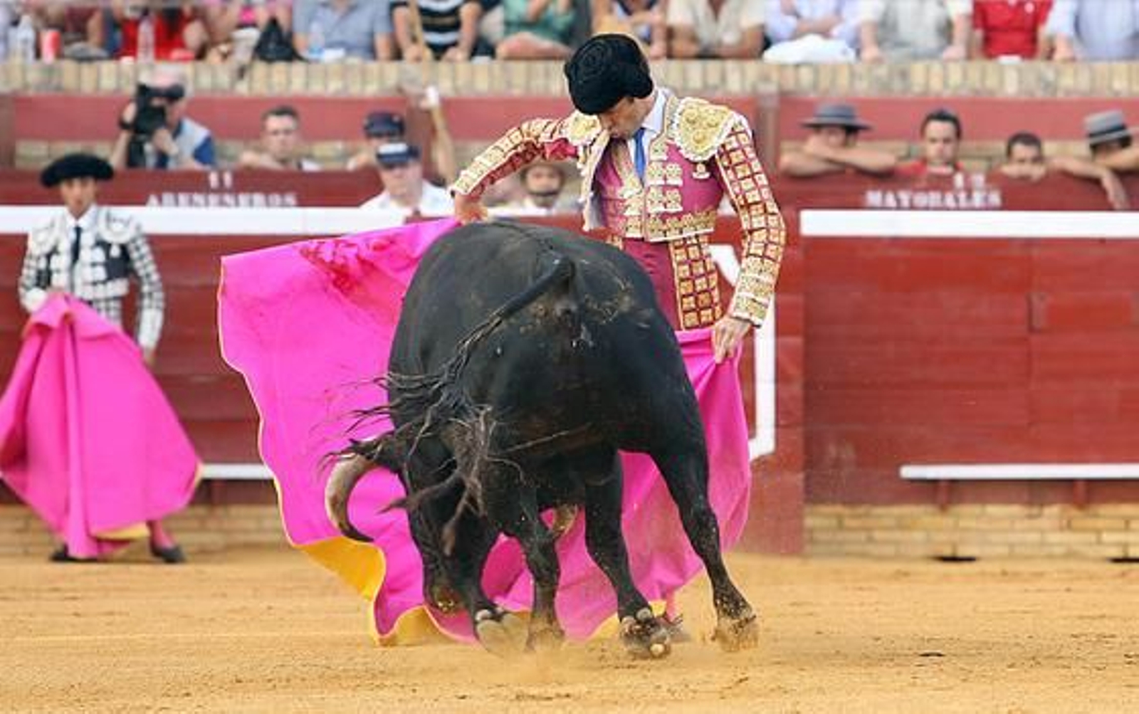 José Tomás y Morante de La Puebla llenaron de toreo la Plaza de Toros de la Merced en un mano a mano admirable

Foto: Espinola