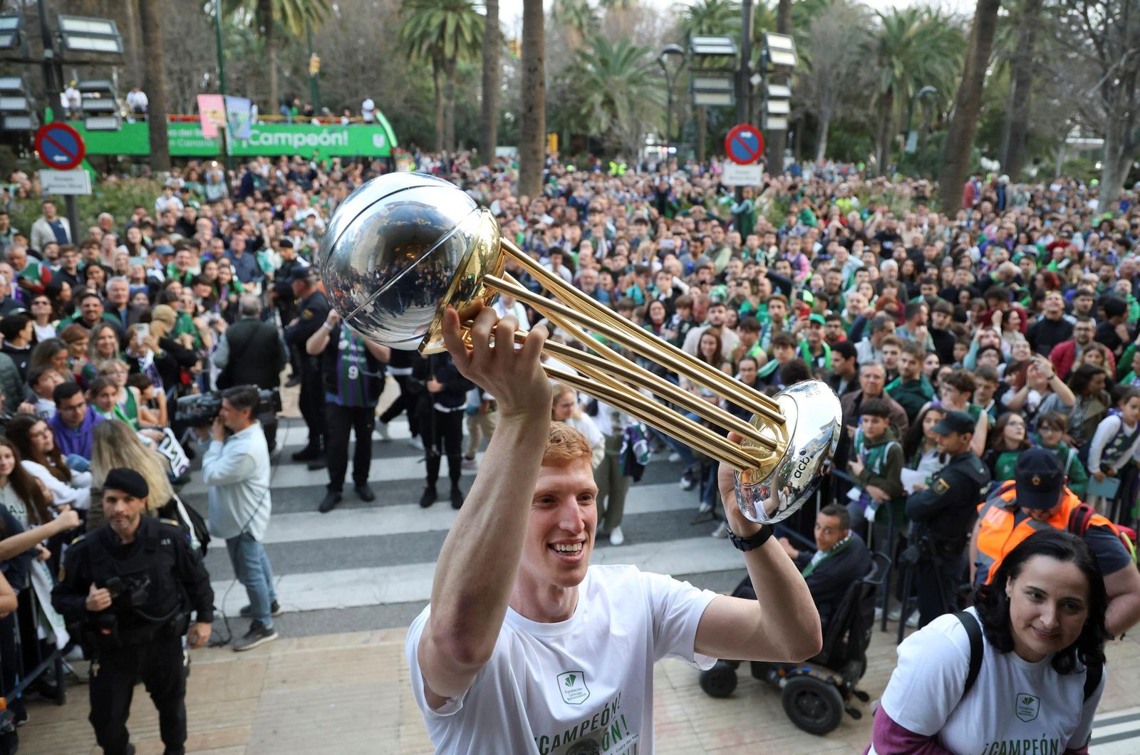 Alberto, con la Copa.