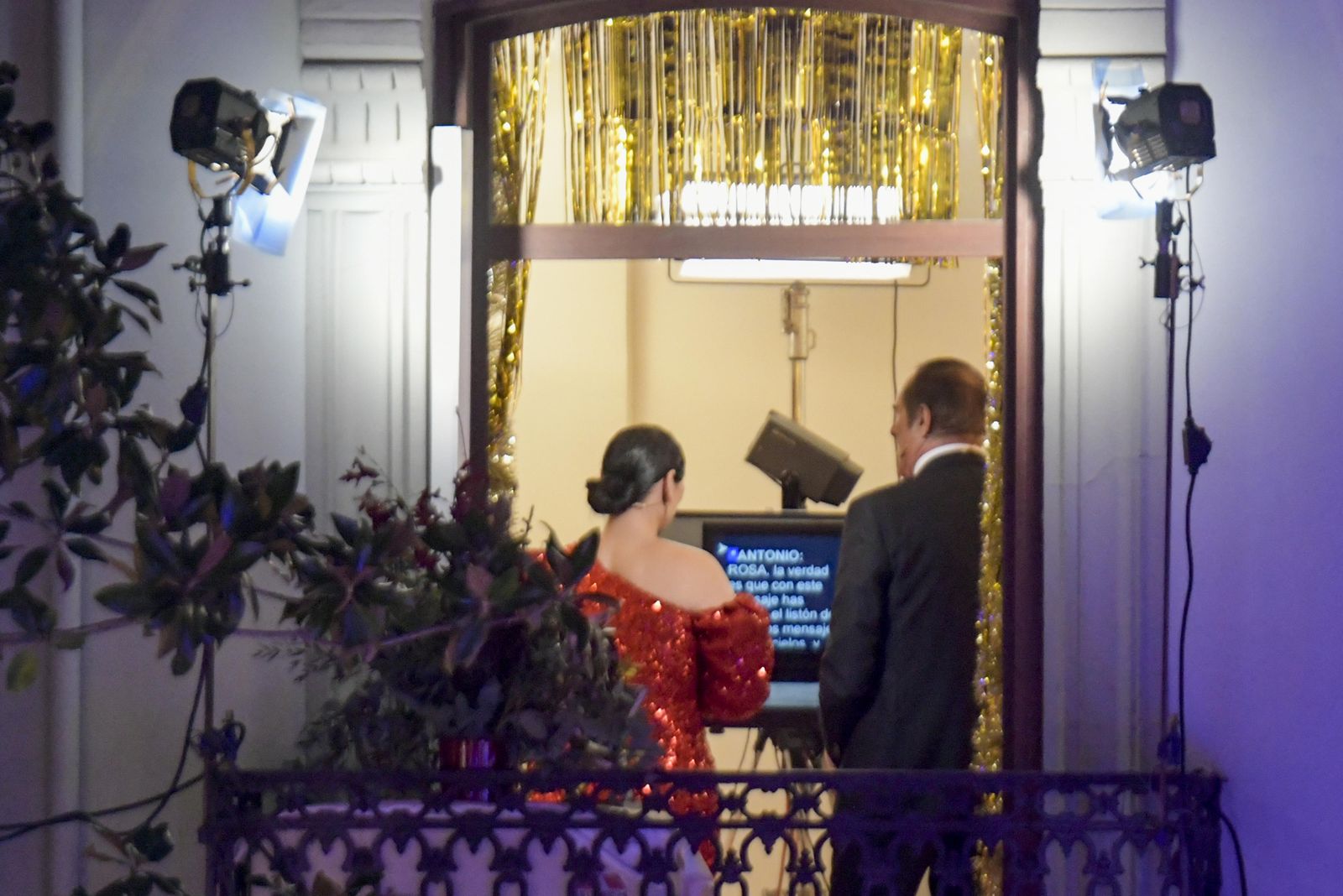 Así fue la Nochevieja 2021 en Granada, en imágenes: uvas en una Plaza del Carmen vallada y ambiente de fiesta en la calle