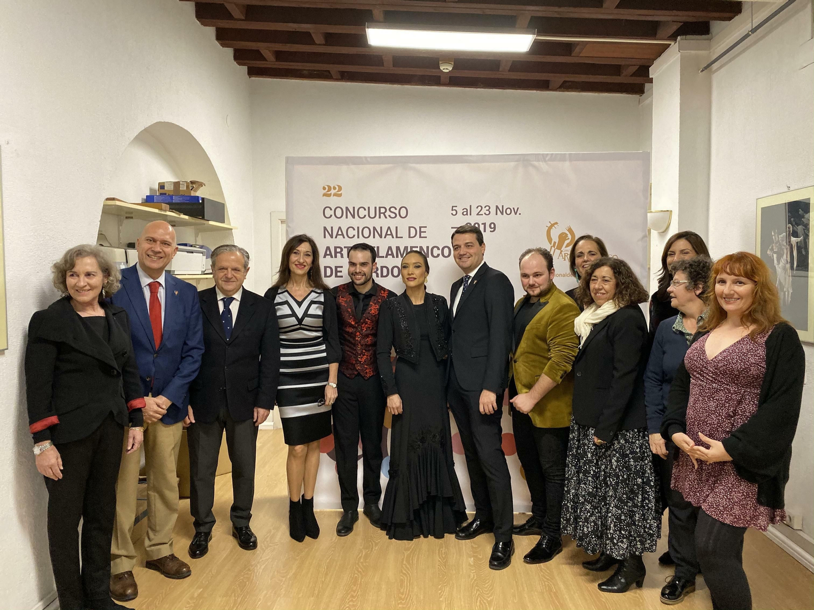 Los premiados posan con dirigentes institucionales en el Gran Teatro.