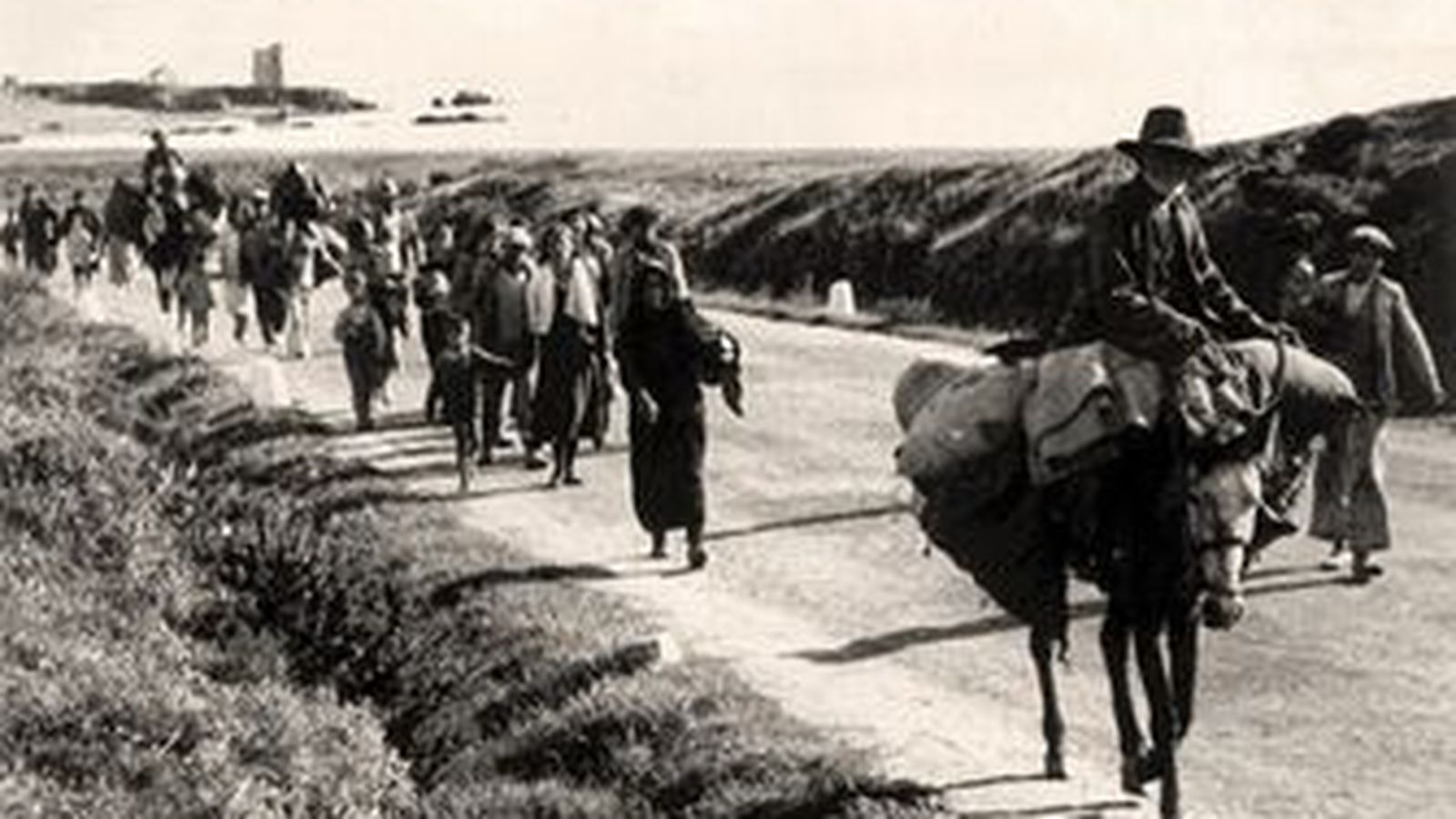 Civiles huyendo de Málaga a Almería