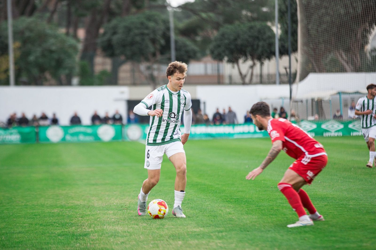 Un lance del Juventud de Torremolinos-Nàstic de Tarragona