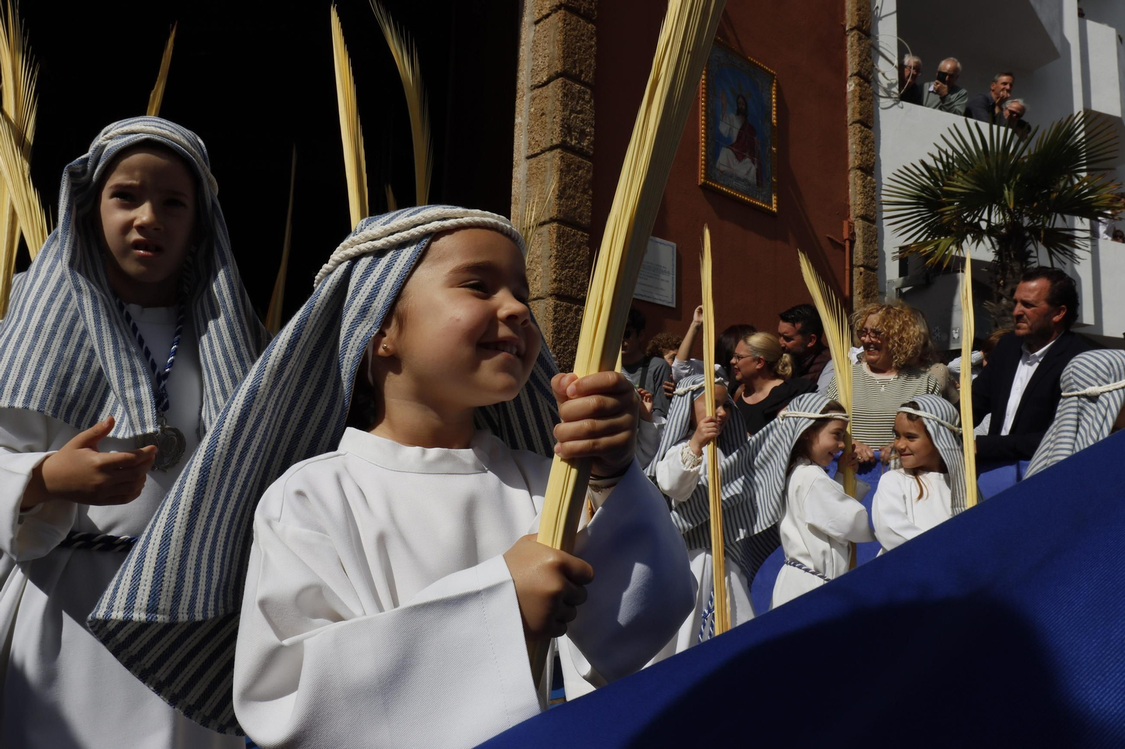 Imagenes de la salida de la Borriquita en la Semana Santa de Chiclana 2025