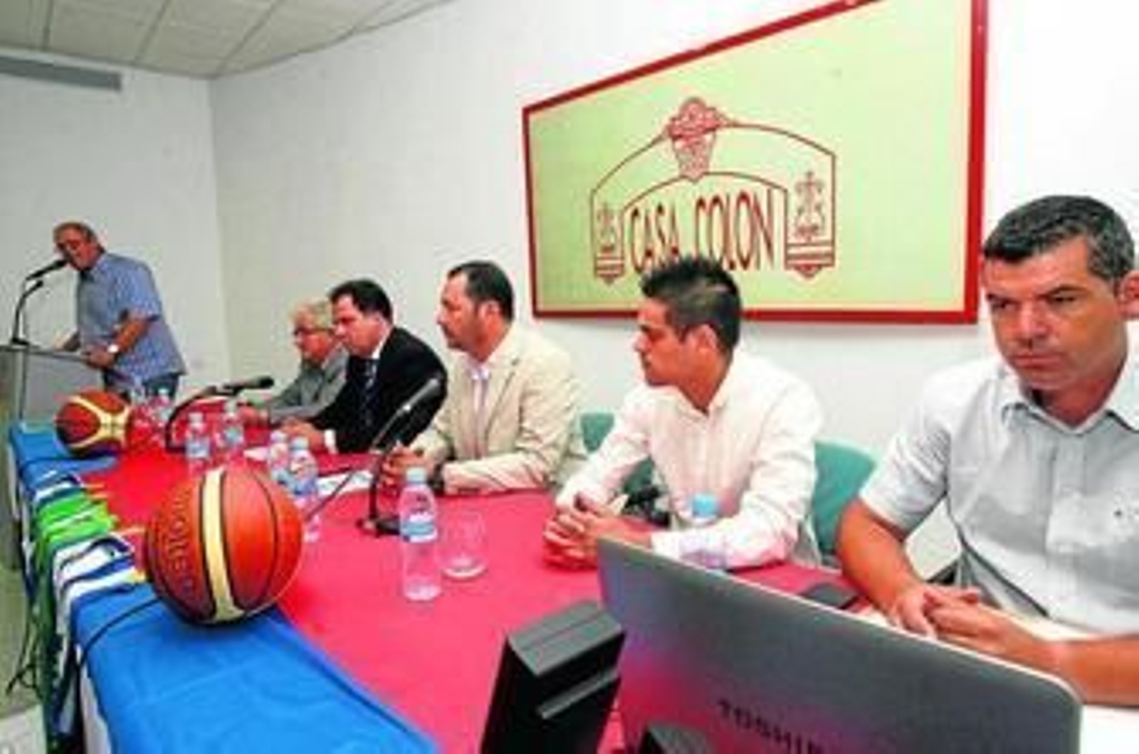 Manuel Salazar, Miguel Matías, Juan Carlos Duarte, Jerónimo Valladolid, José Mª Cejudo y David Carrasco, ayer. Manuel Salazar, Miguel Matías, Juan Carlos Duarte, Jerónimo Valladolid, José Mª Cejudo y David Carrasco, ayer.