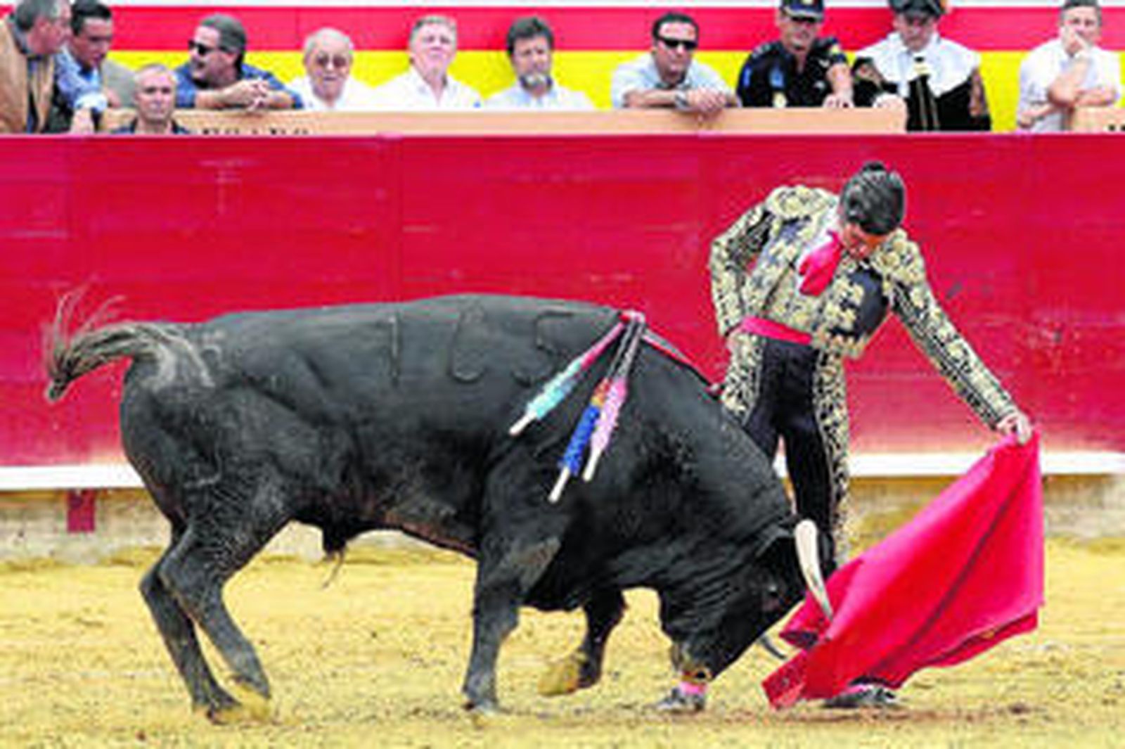 Morante de la Puebla, en un natural, ayer, en la plaza de toros de Palencia.