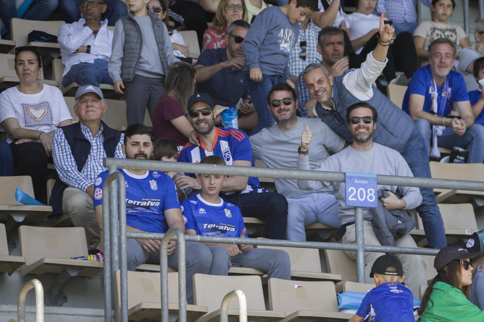 Pedro Pacheco viendo el Xerez CD - Atlético Espeleño en Chapín