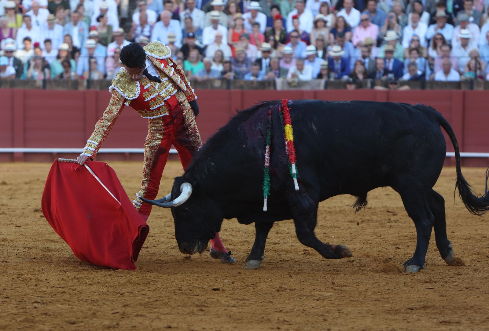 Imágenes de la corrida de toros en la Feria de Sevilla 2023 con El Juli, Alejandro Talavante y Tomás Rufo