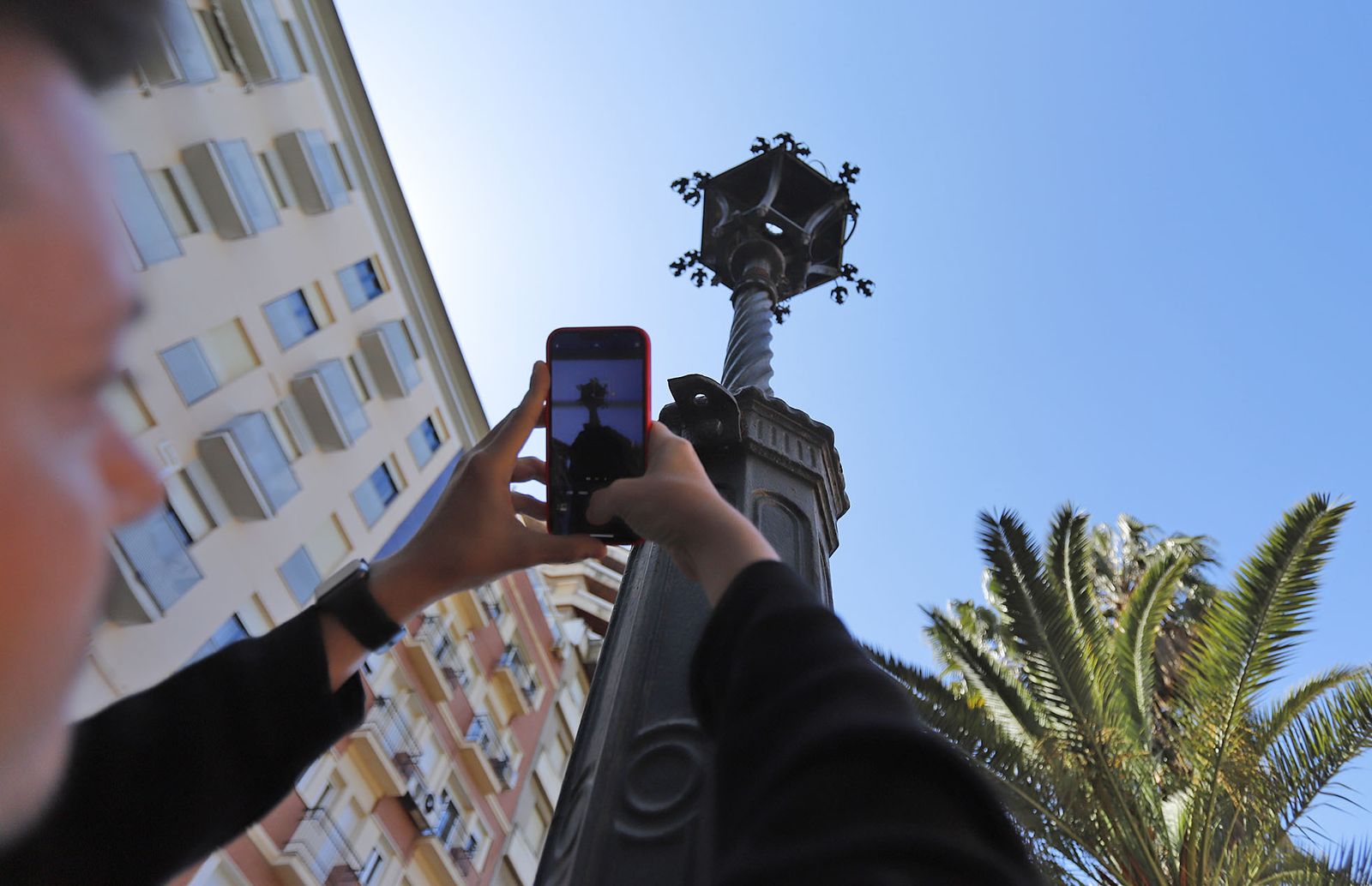 Farolas de las Antiguas oficinas de la línea Huelva-Zafra, hoy delegación de Turismo de la Junta