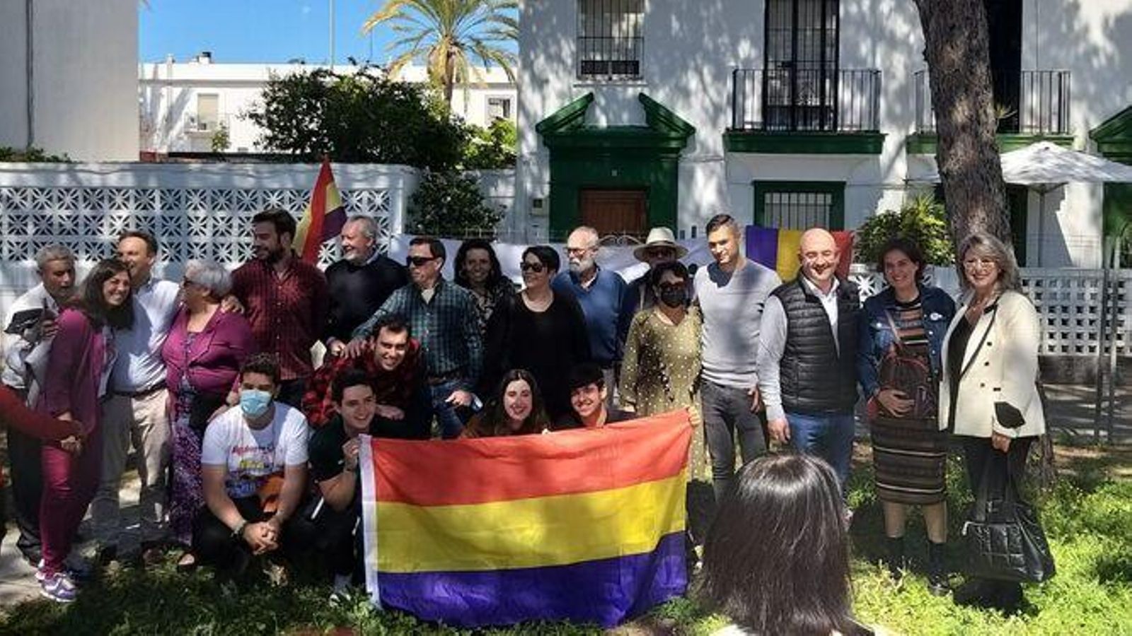 Otro momento del acto, con representantes políticos y jóvenes republicanos. Otro momento del acto, con representantes políticos y jóvenes republicanos.
