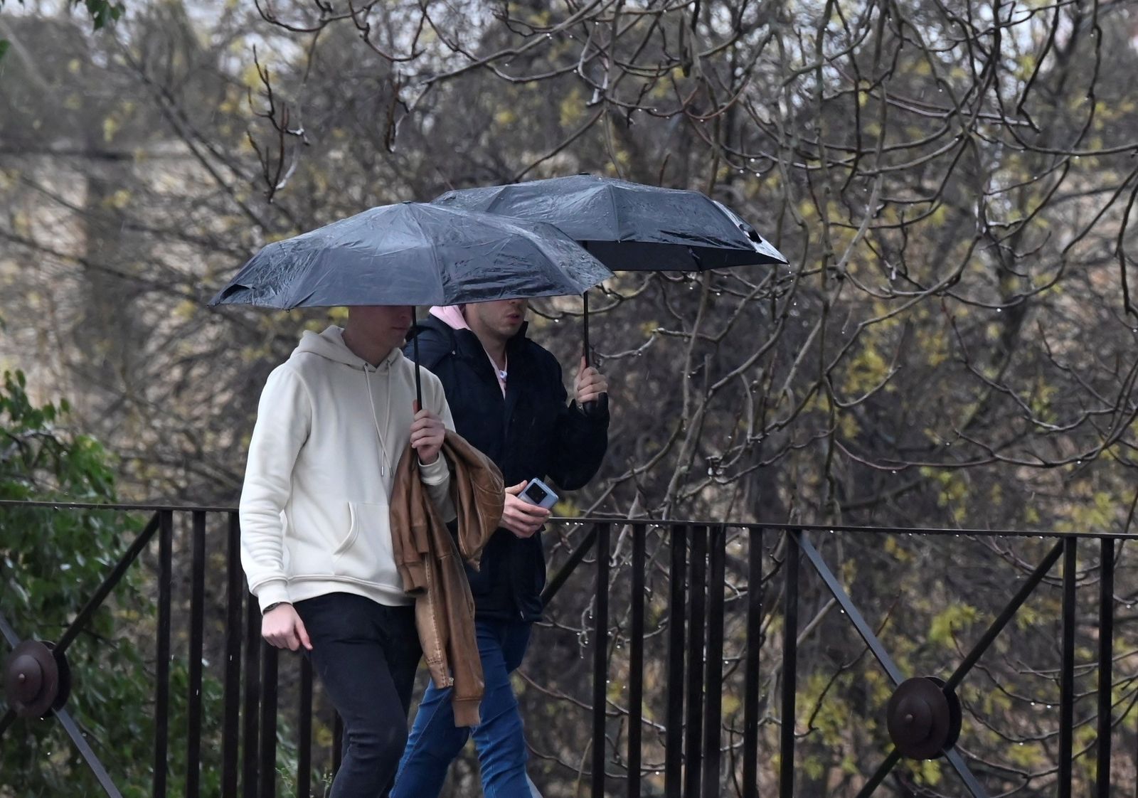 Las imágenes del Día de Andalucía pasado por agua en Córdoba
