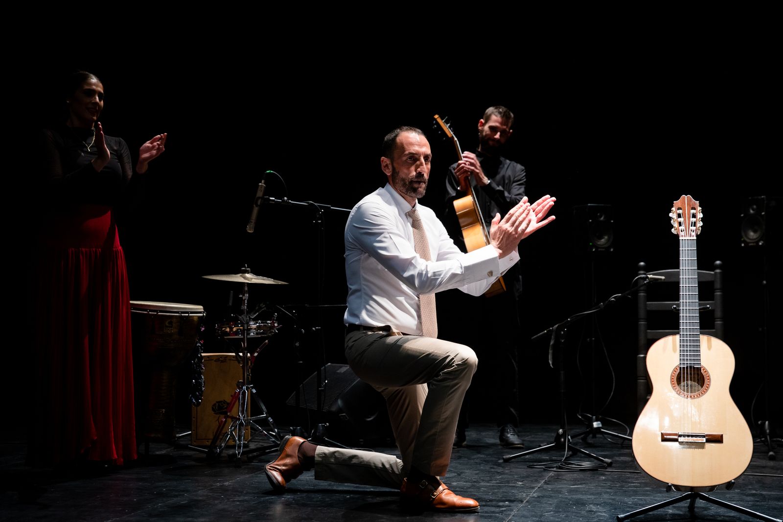 Luis Mariano rinde "lamentablemente" un homenaje póstumo al guitarrero Antonio Raya