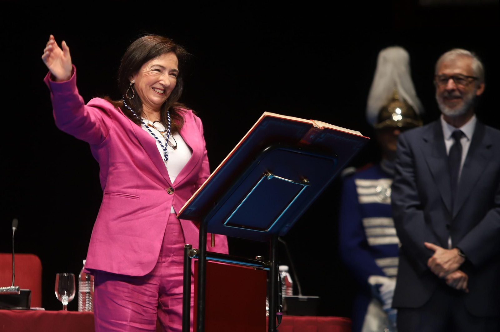 Imágenes de la toma de posesión de Pilar Miranda como alcaldesa de Huelva