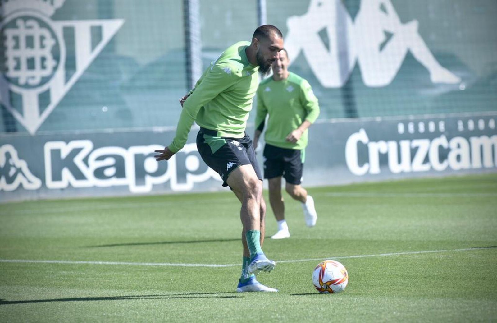 Borja Iglesias, en el entrenamiento de hoy.