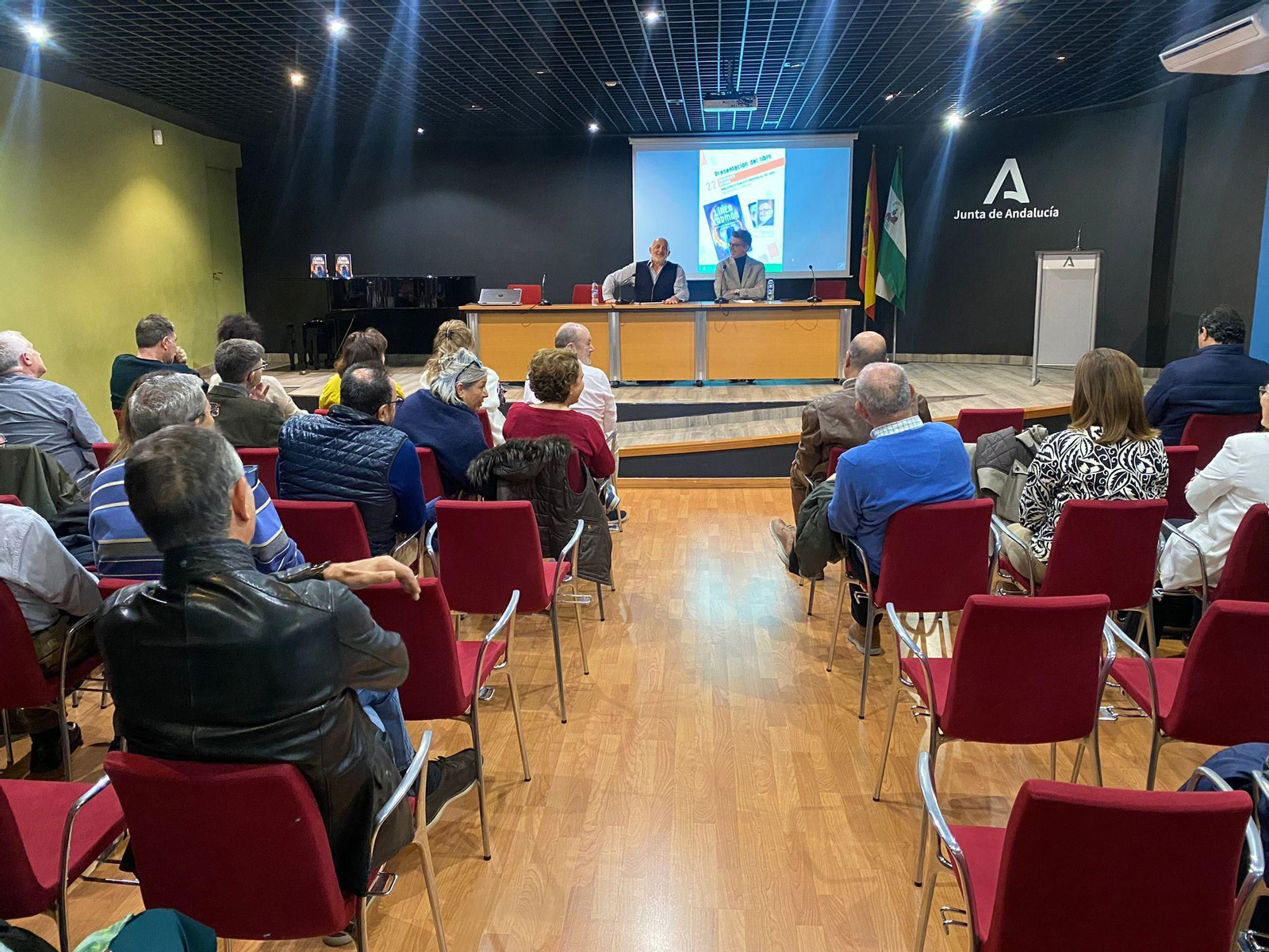 Presentación del libro de Rafael Latorre, 'Línea Kármán'