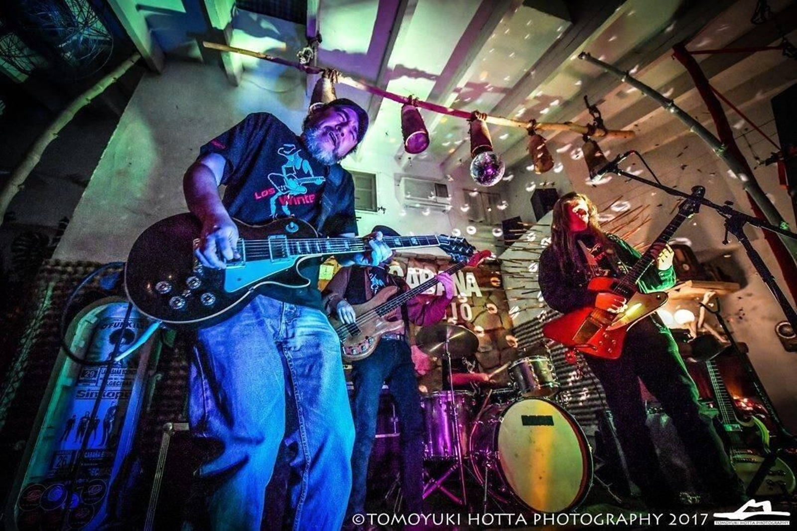 Los Winters celebran una década sobre el escenario rindiendo homenaje al gran Johnny Winter.