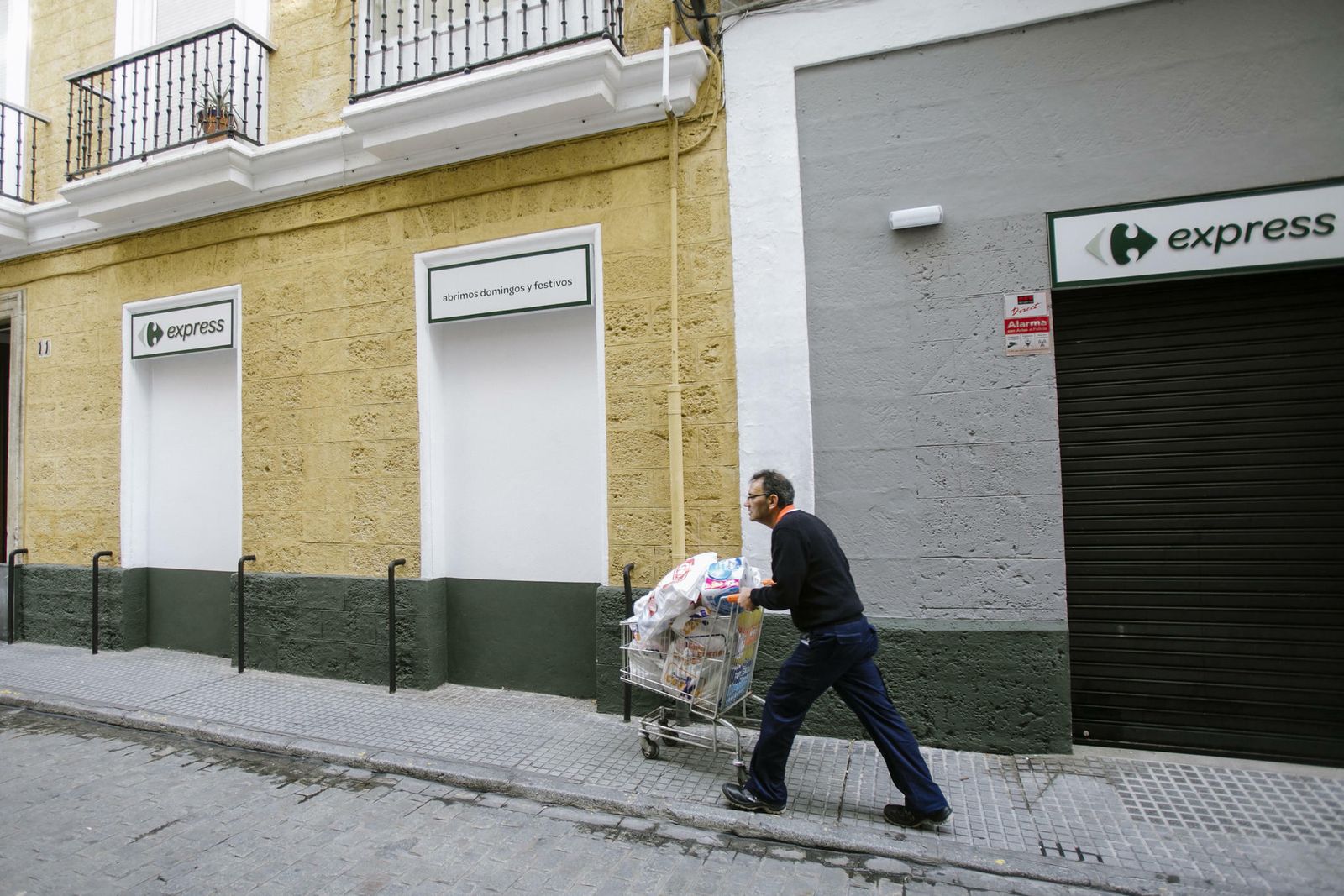 Fachada del Carrefour Express que se encuentra en la calle Buenos Aires.