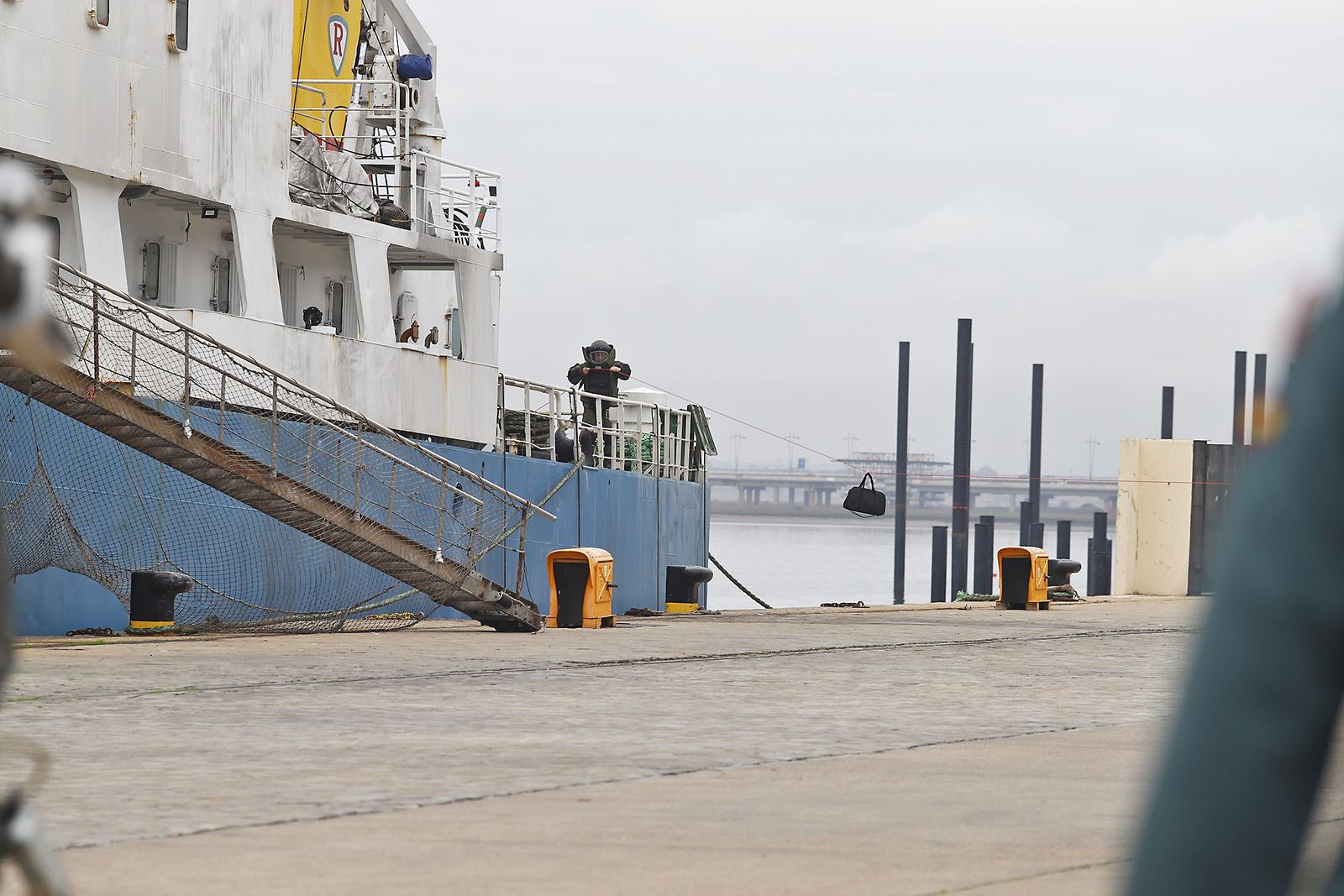 Imágenes del simulacro de explosivos realizado en el muelle de Levante