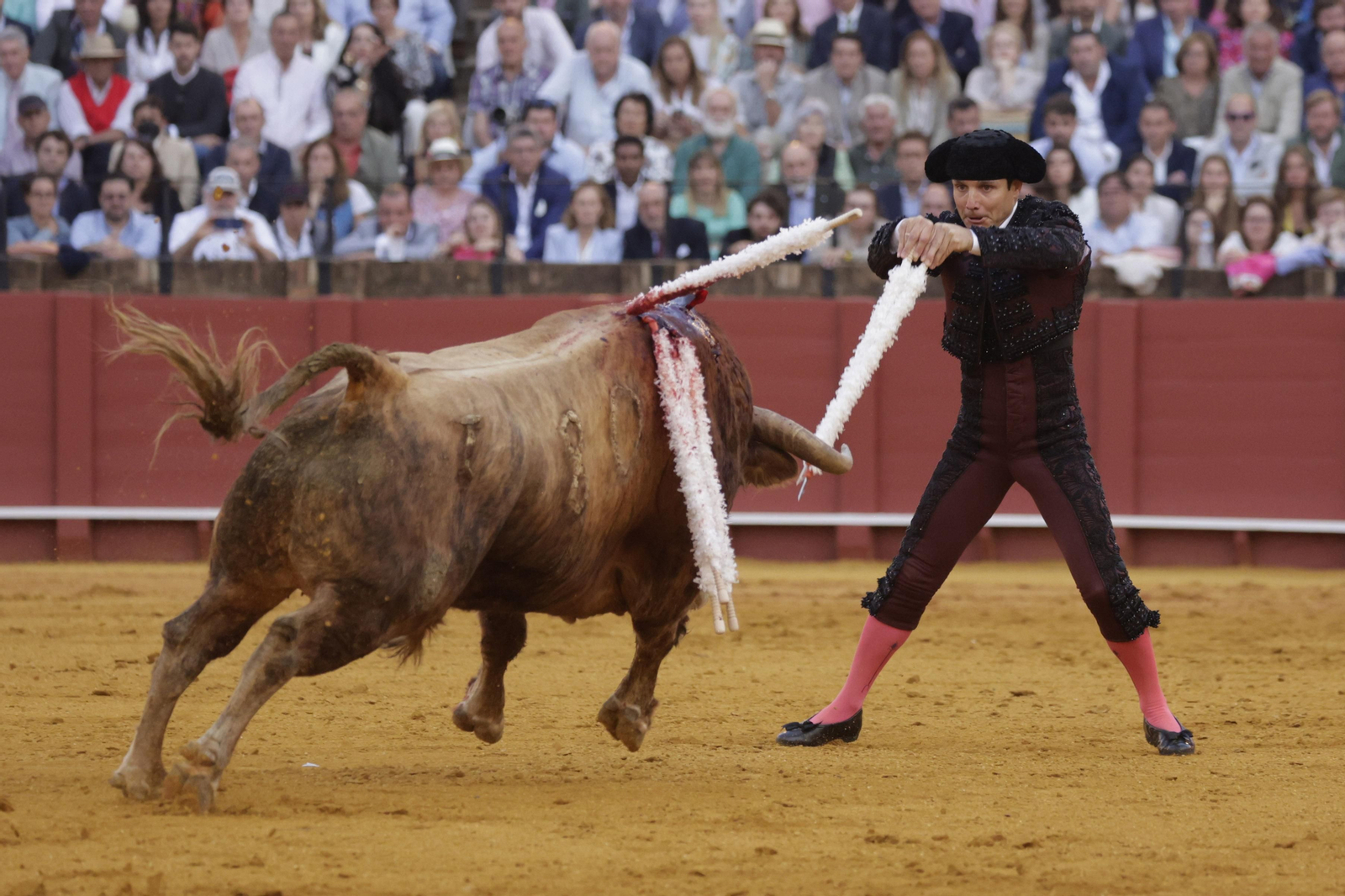 Las imágenes de la quinta corrida de abono en la Maestranza de Sevilla