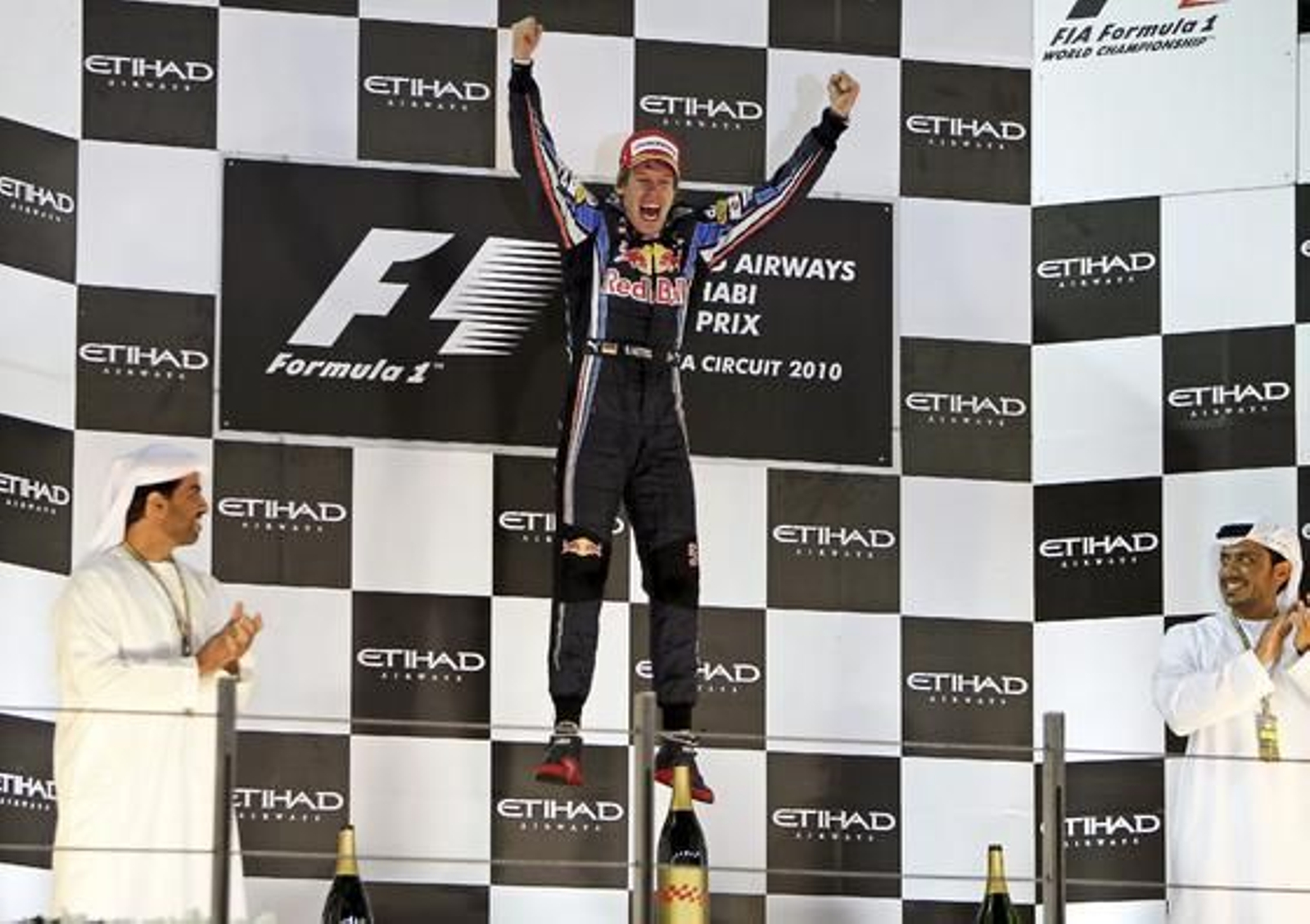 Sebastian Vettel celebra en Abu Dhabi su título mundial.

Foto: EFE