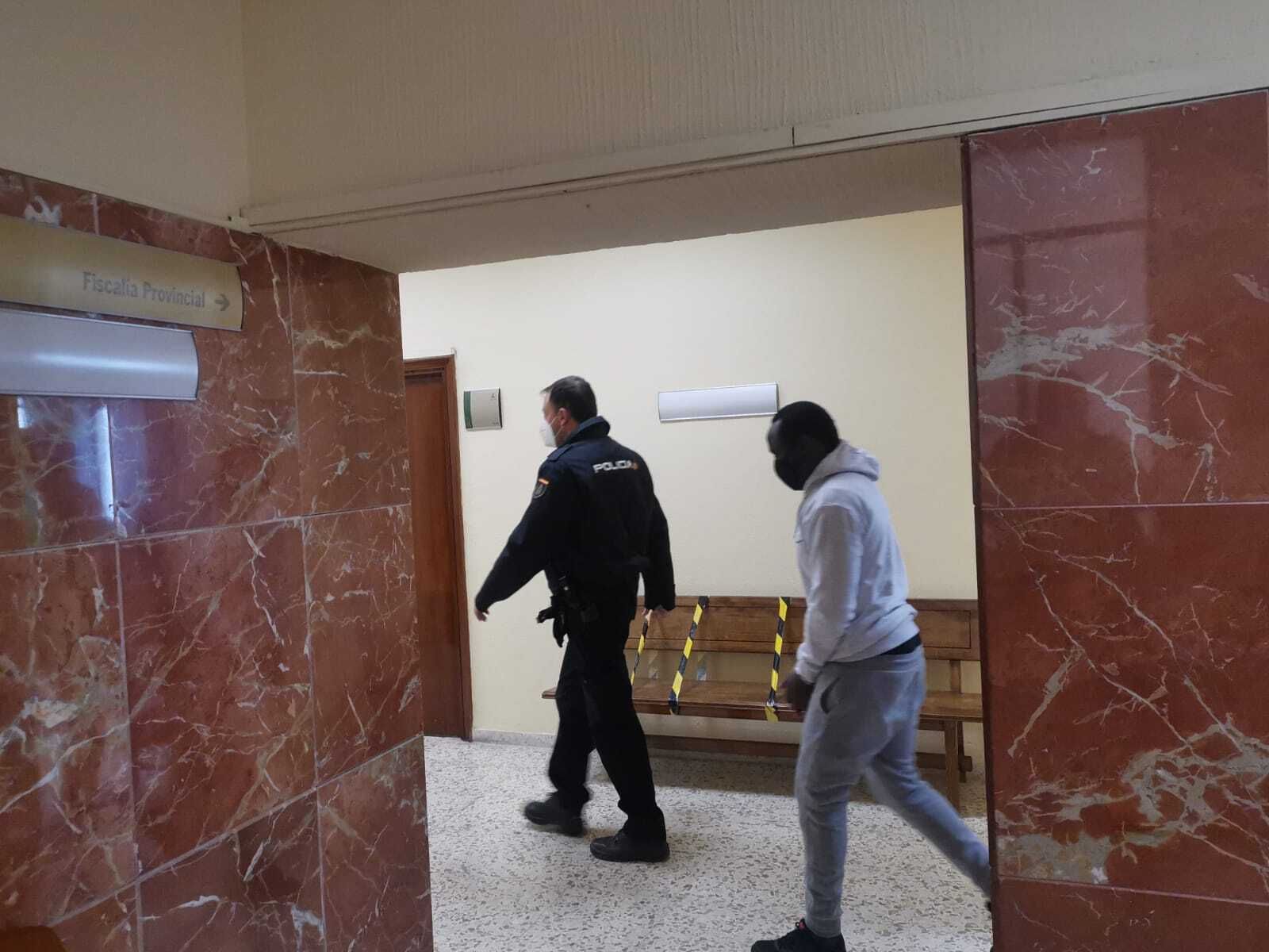 El fiscal mantiene su acusación al procesado por matar y robar a una mujer en Roquetas de Mar