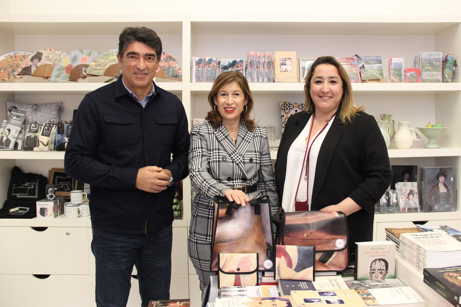 Artículos de regalo hechos con lonas publicitarias del museo. Artículos de regalo hechos con lonas publicitarias del museo.