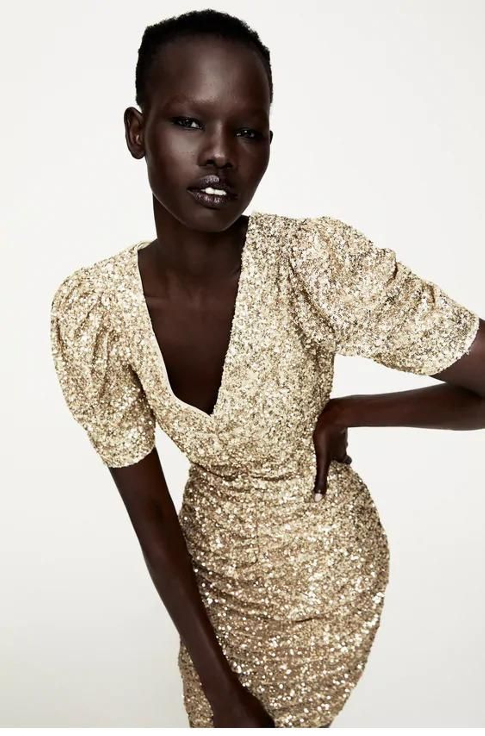 Vestido de lentejuelas de Zara.