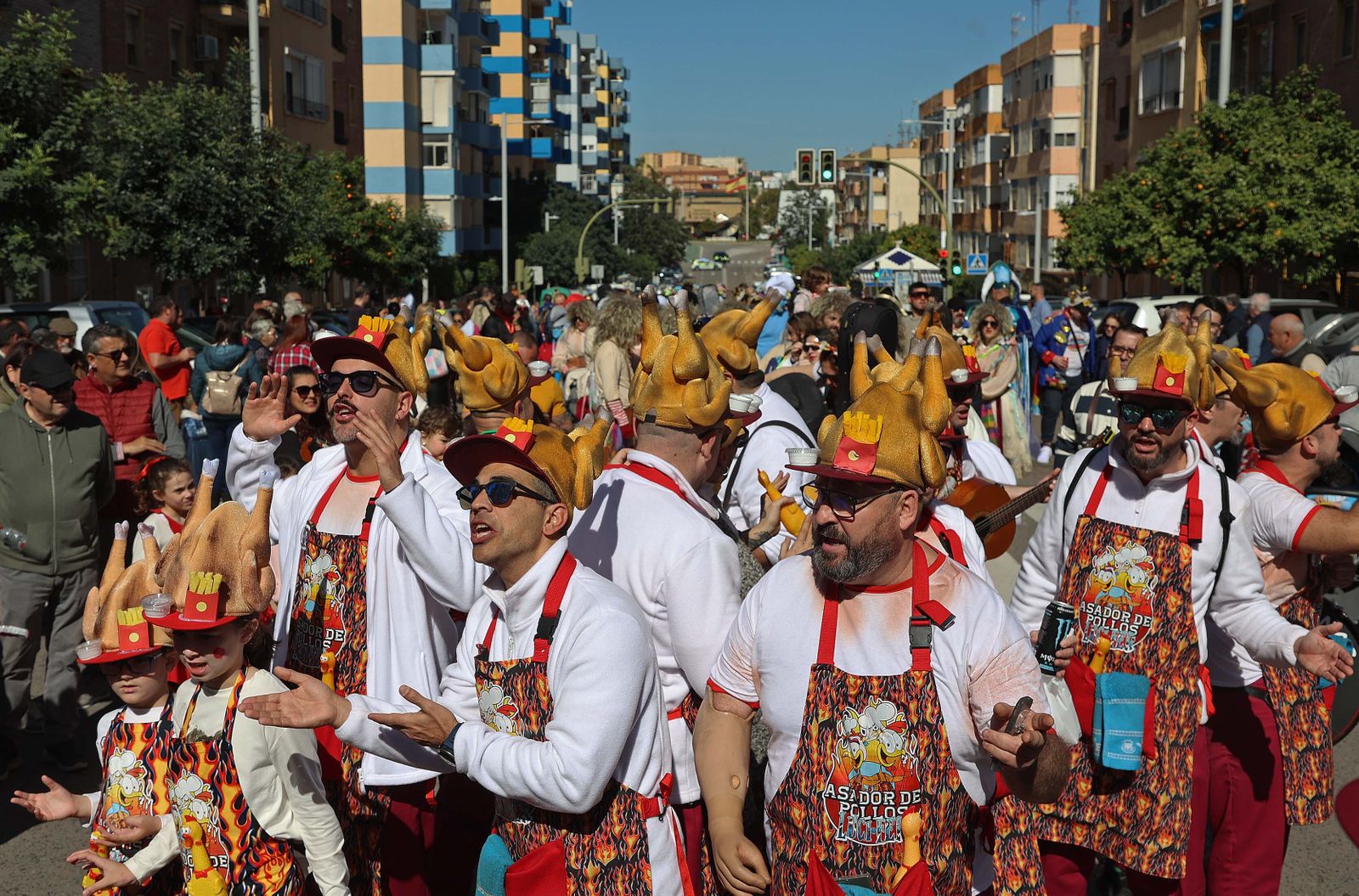 La cabalgata de agrupaciones del Carnaval de Algeciras, en imágenes