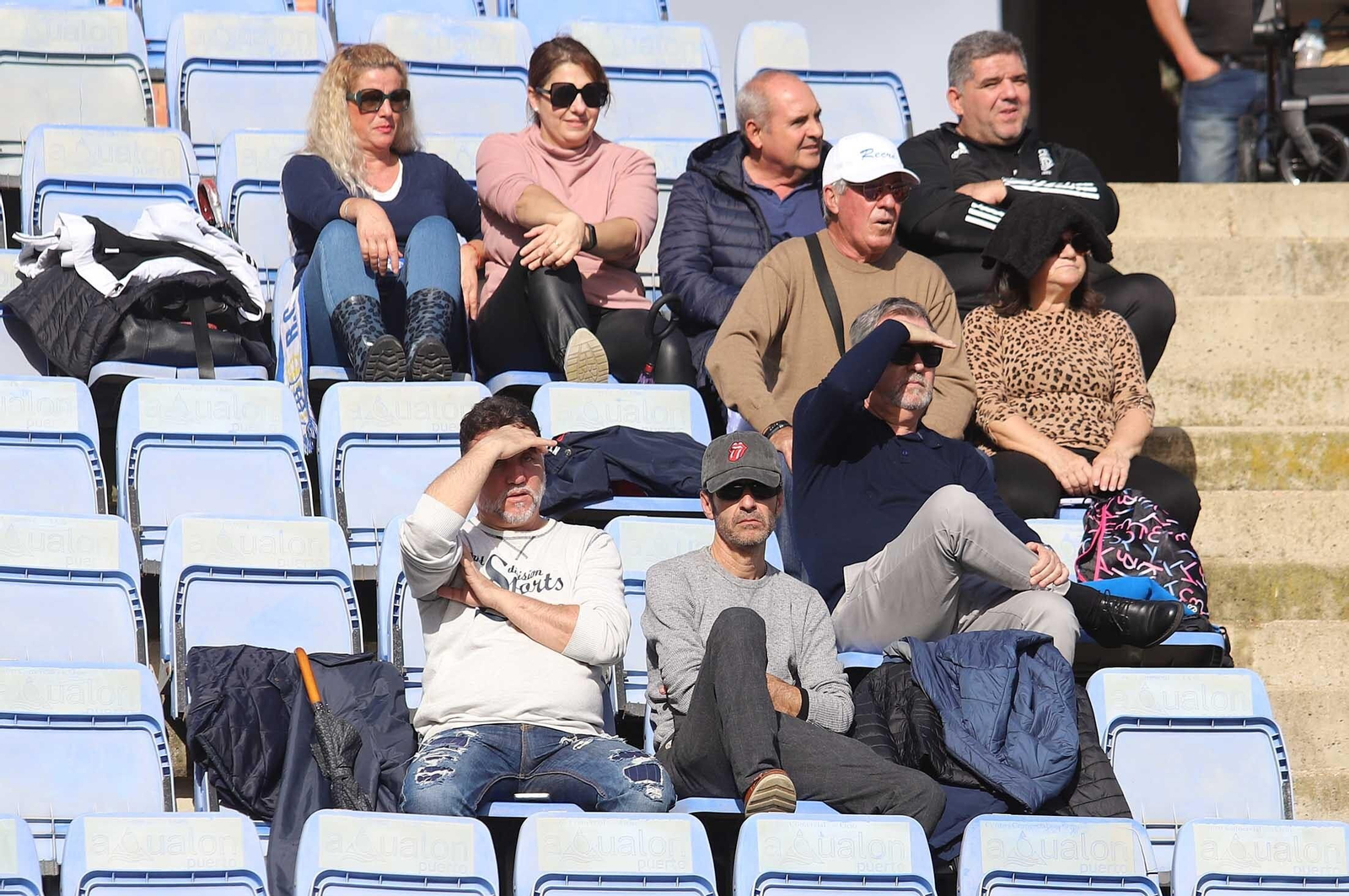 Imágenes del ambiente en las gradas del Nuevo Colombino durante el Recre-Vélez