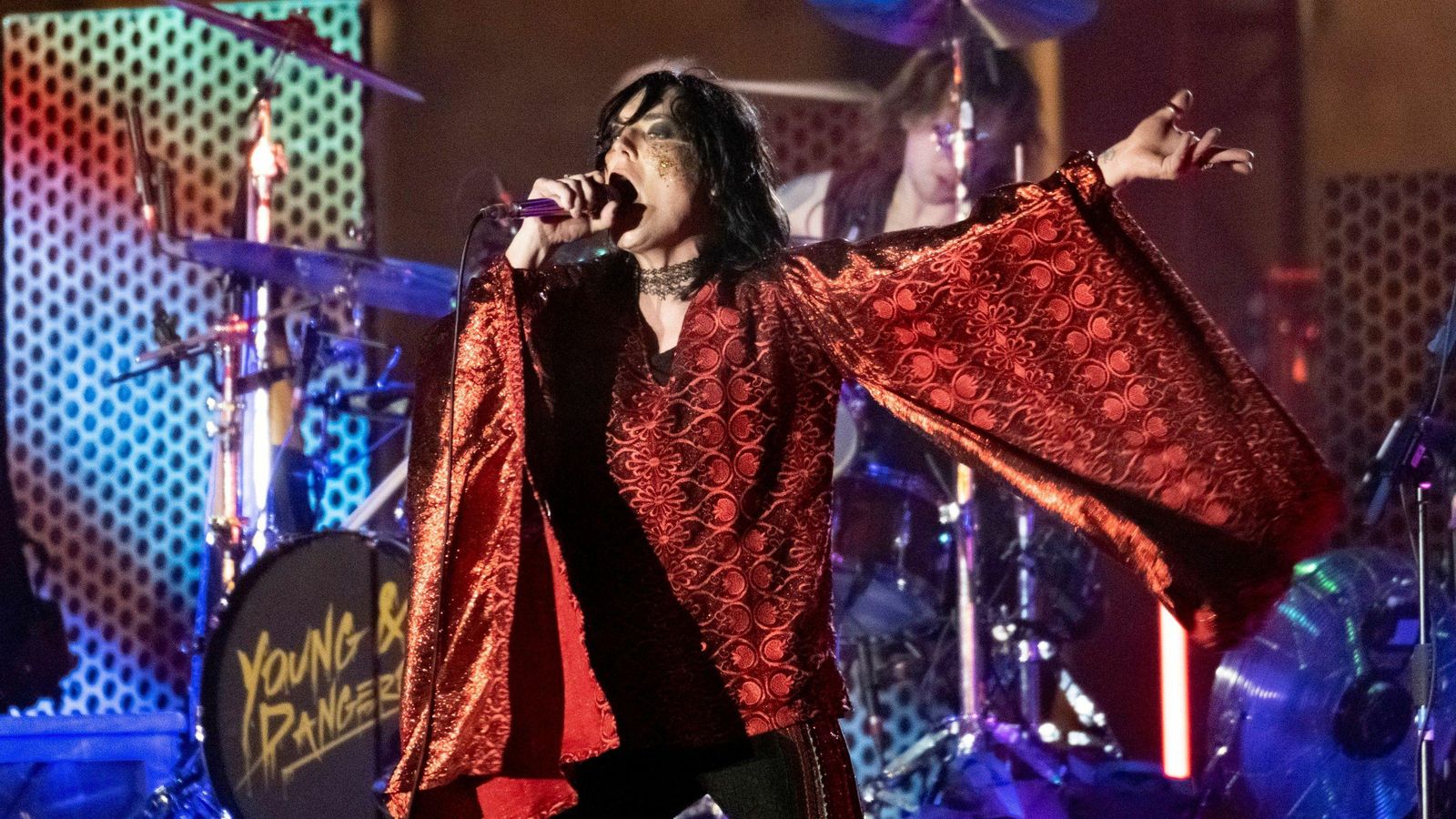 Luke Spiller, vocalista de The Struts, se encargó de caldear el ambiente. Luke Spiller, vocalista de The Struts, se encargó de caldear el ambiente.