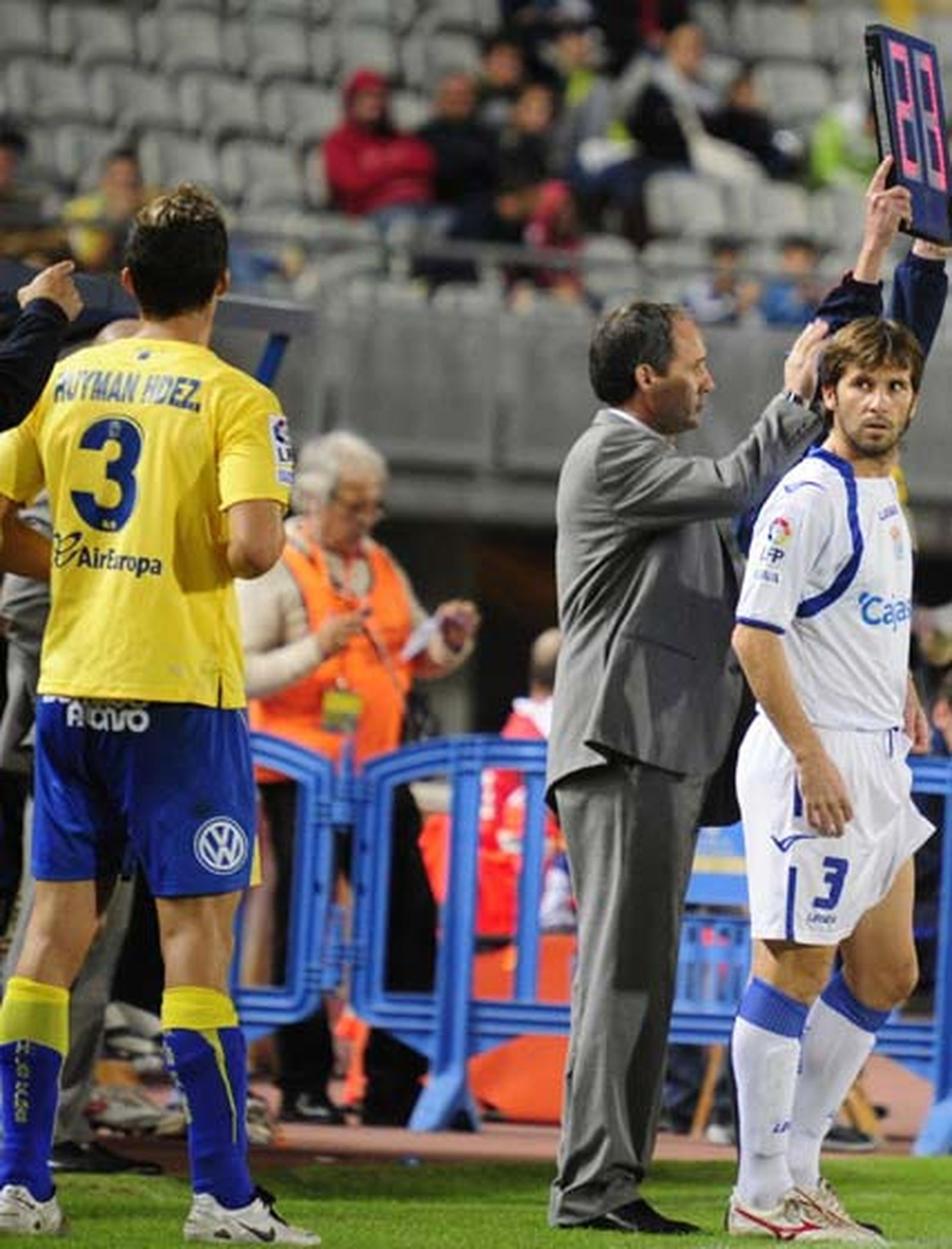 El Xerez da un golpe sobre la mesa y se impune al equipo local con merecimiento alcanzando así la zona de 'play-off' de ascenso. Los de Javi López fueron muy superiores durante todo el encuentro

Foto: LOF