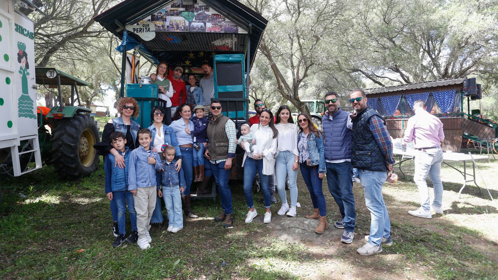 Búscate en las fotos del domingo en la romería de Los Barrios