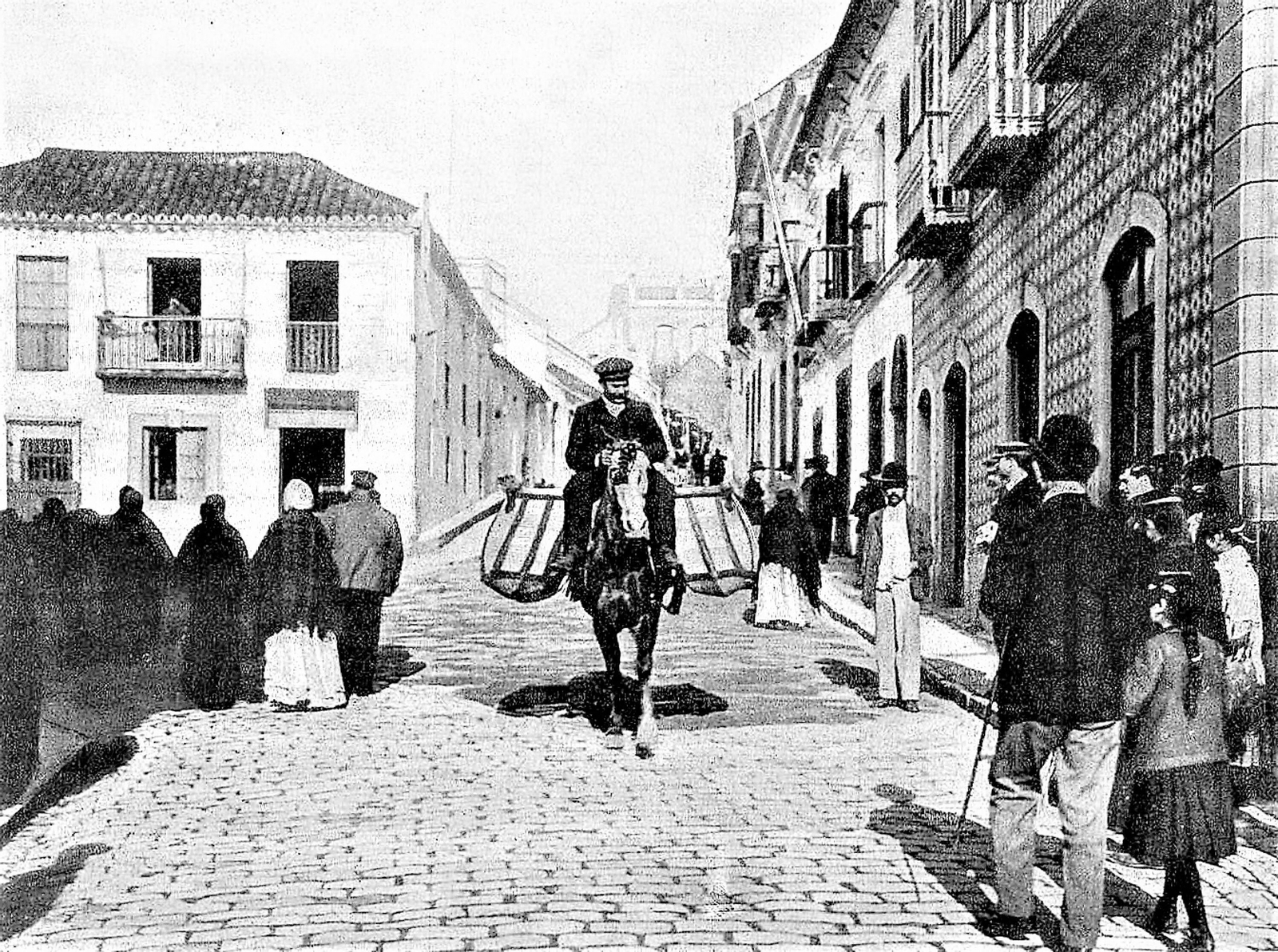 La confluencia de la calle Larga con Prim, en una imagen de época.