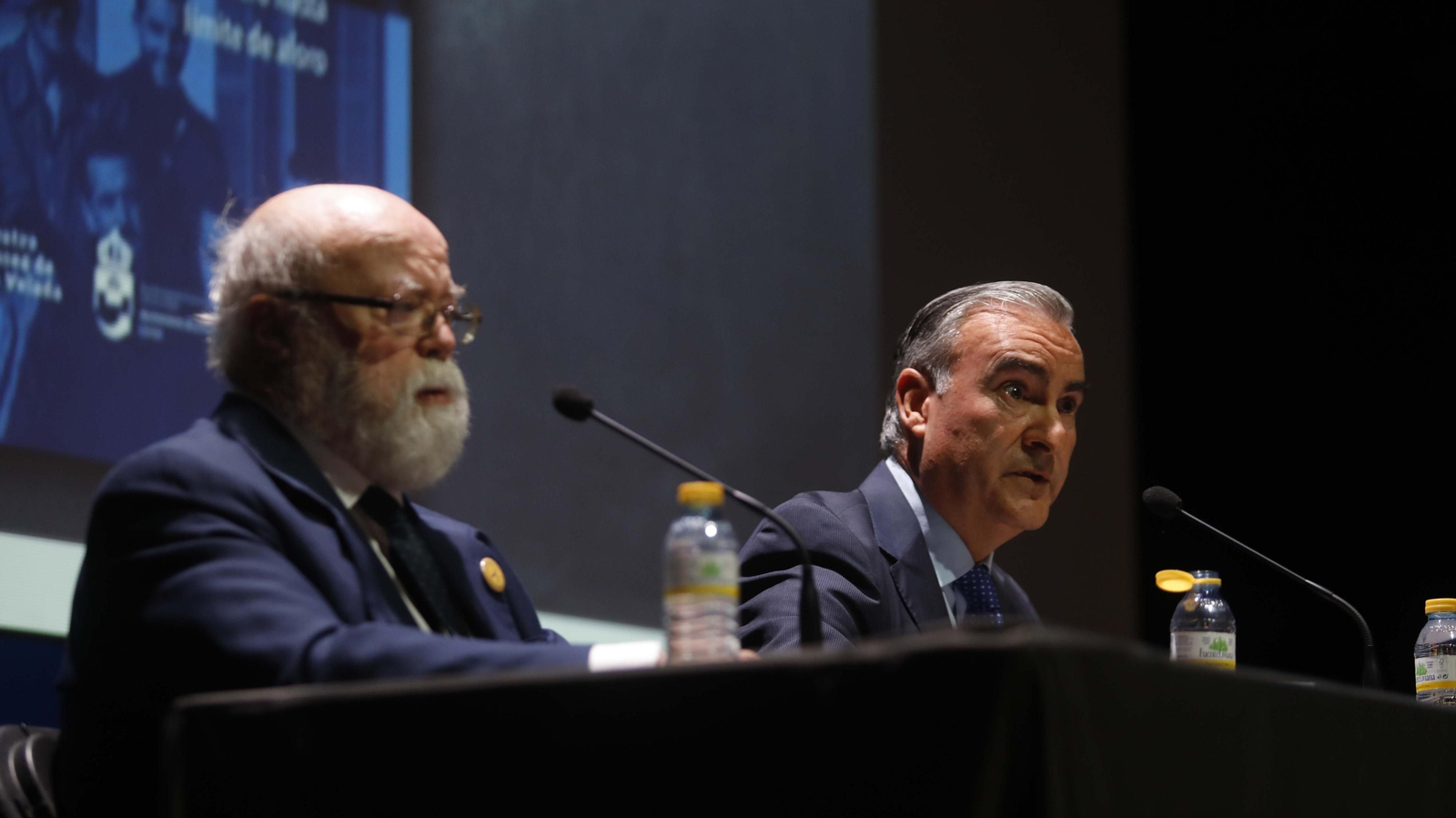 Presentación del libro de Alfonso Escuadra "Sufficit Animus" en el Teatro de La Velada de La Línea