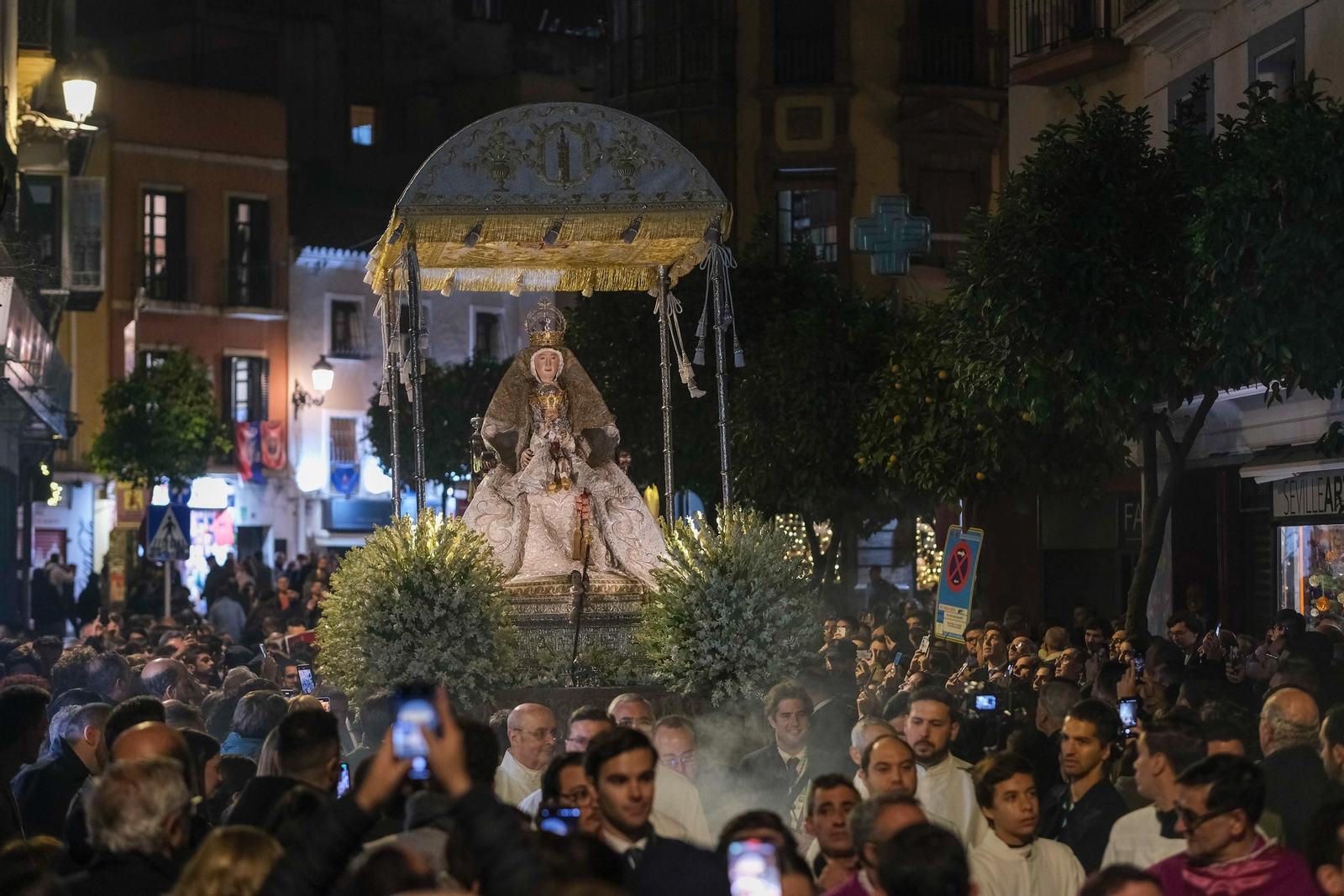 Imágenes del regreso de la Virgen de los Reyes