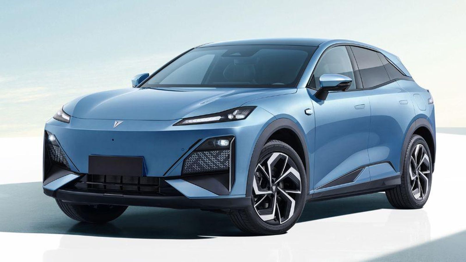 El precio rondará en algunos paises los 45.000 euros, si bien éste puede variar por los diferentes regímenes fiscales. Se venderá con un equipamiento prácticamente cerrado a opciones.