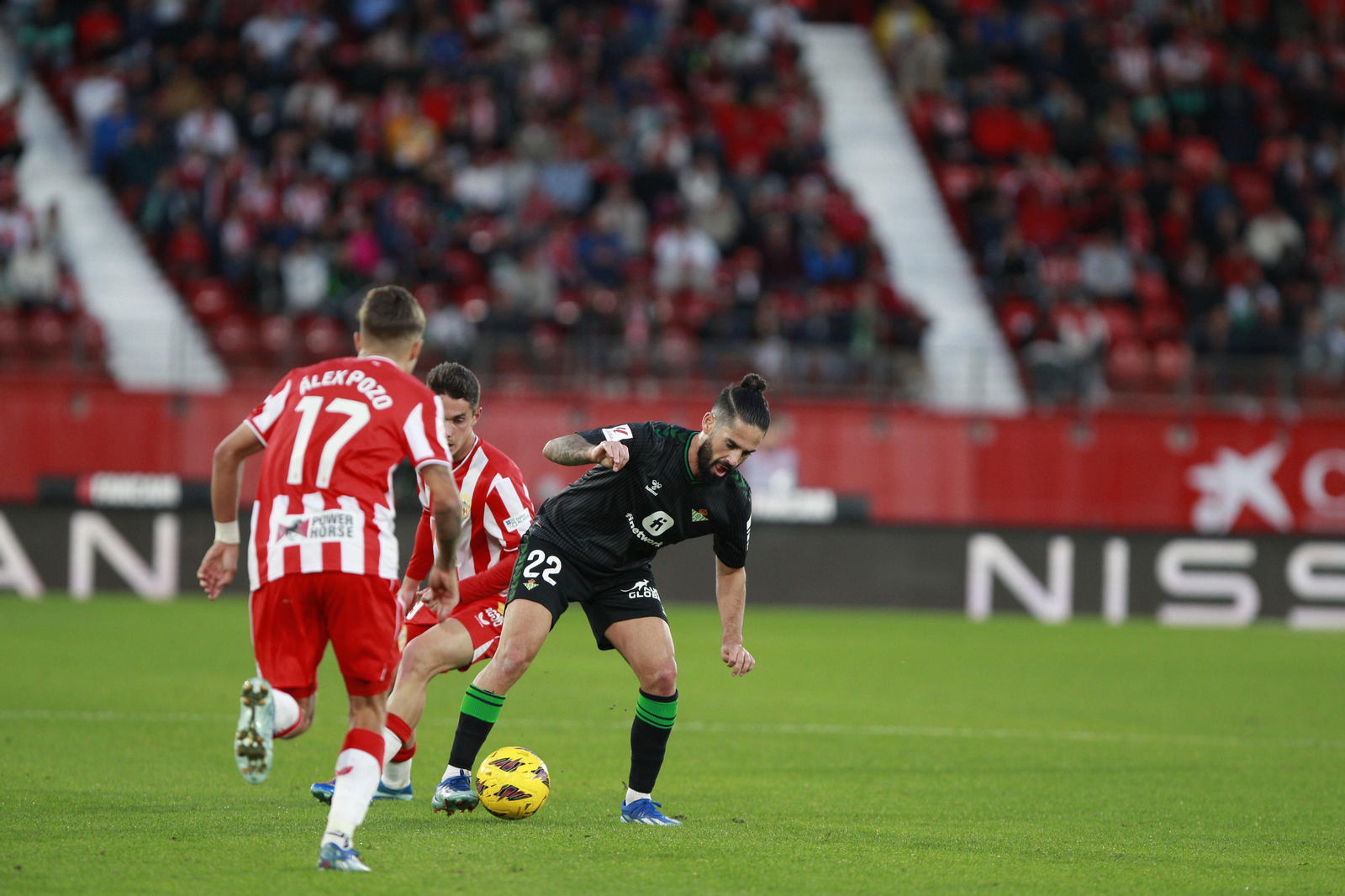 Imágenes del partido de fútbol U.D. Almería-Real Betis Balompié
