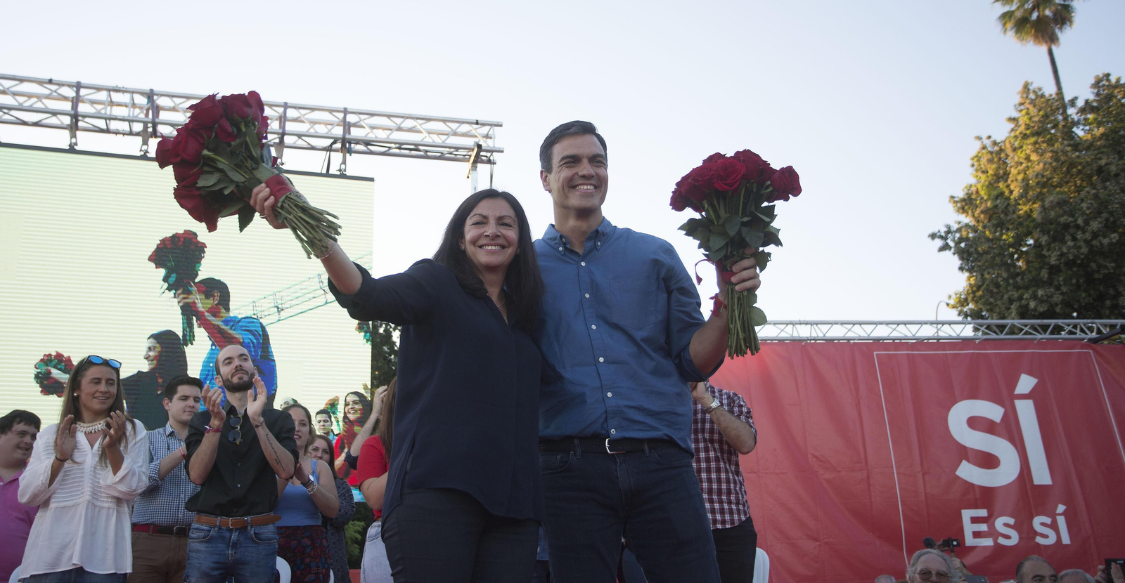 El acto de campaña de Pedro Sánchez en Sevilla, en imágenes